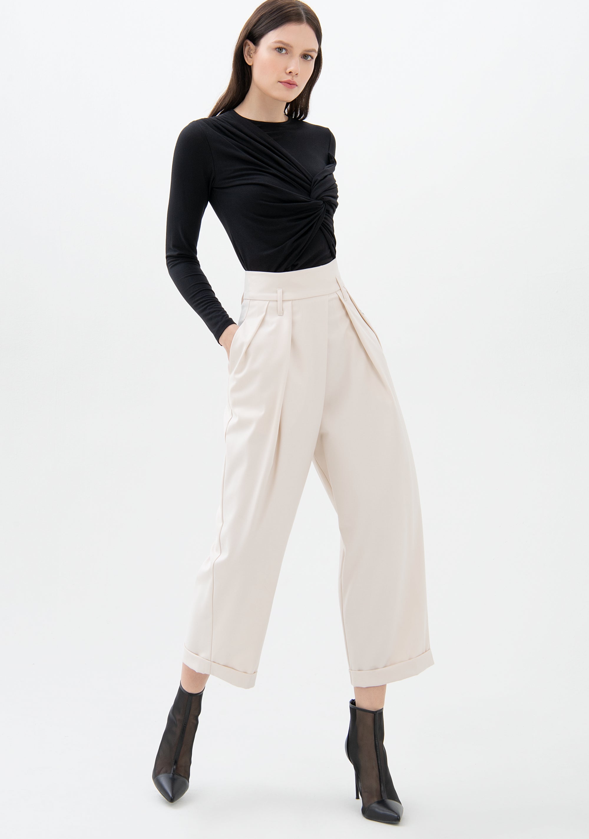 Pantalone carrot in tessuto tecnico