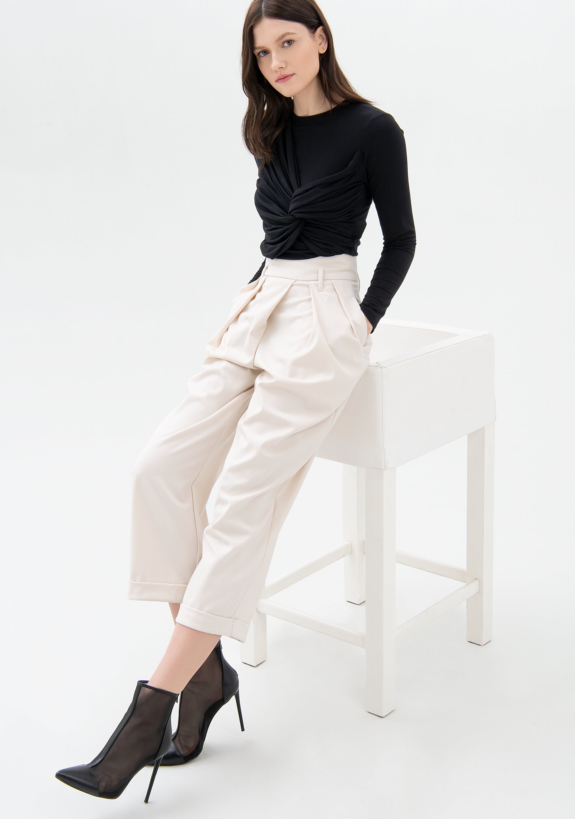 Pantalone carrot in tessuto tecnico