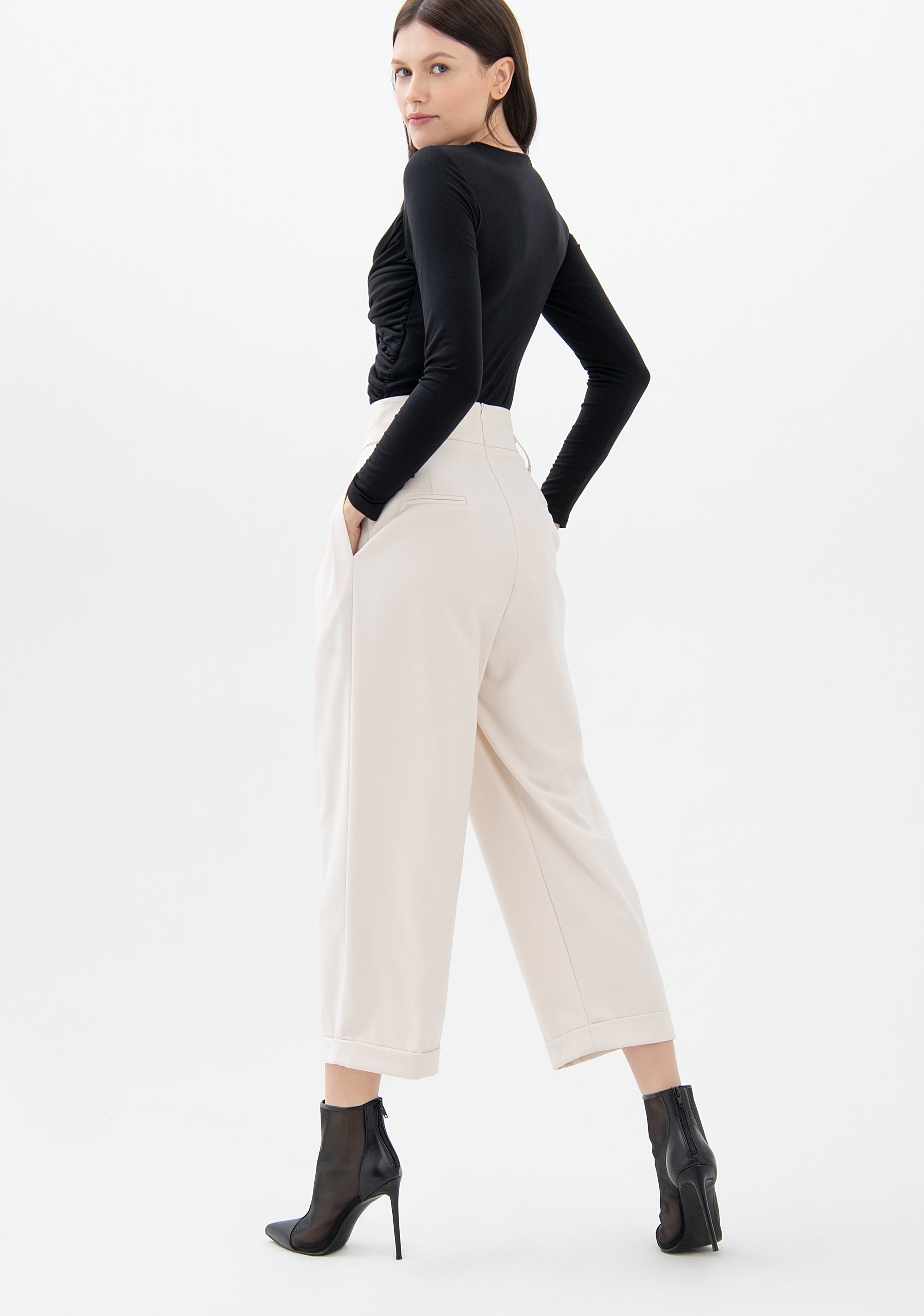 Pantalone carrot in tessuto tecnico