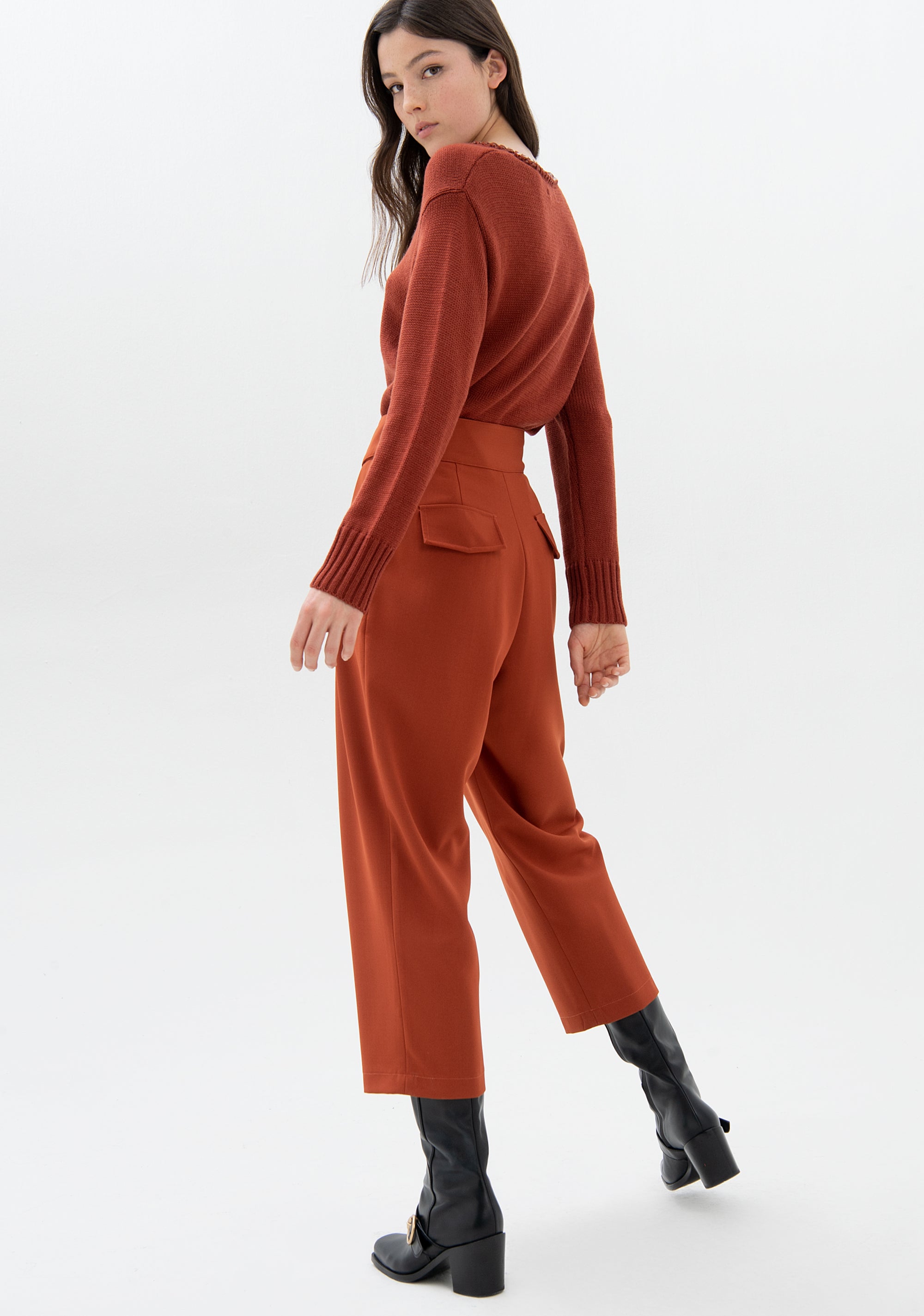 Pantalone carrot in tessuto tecnico