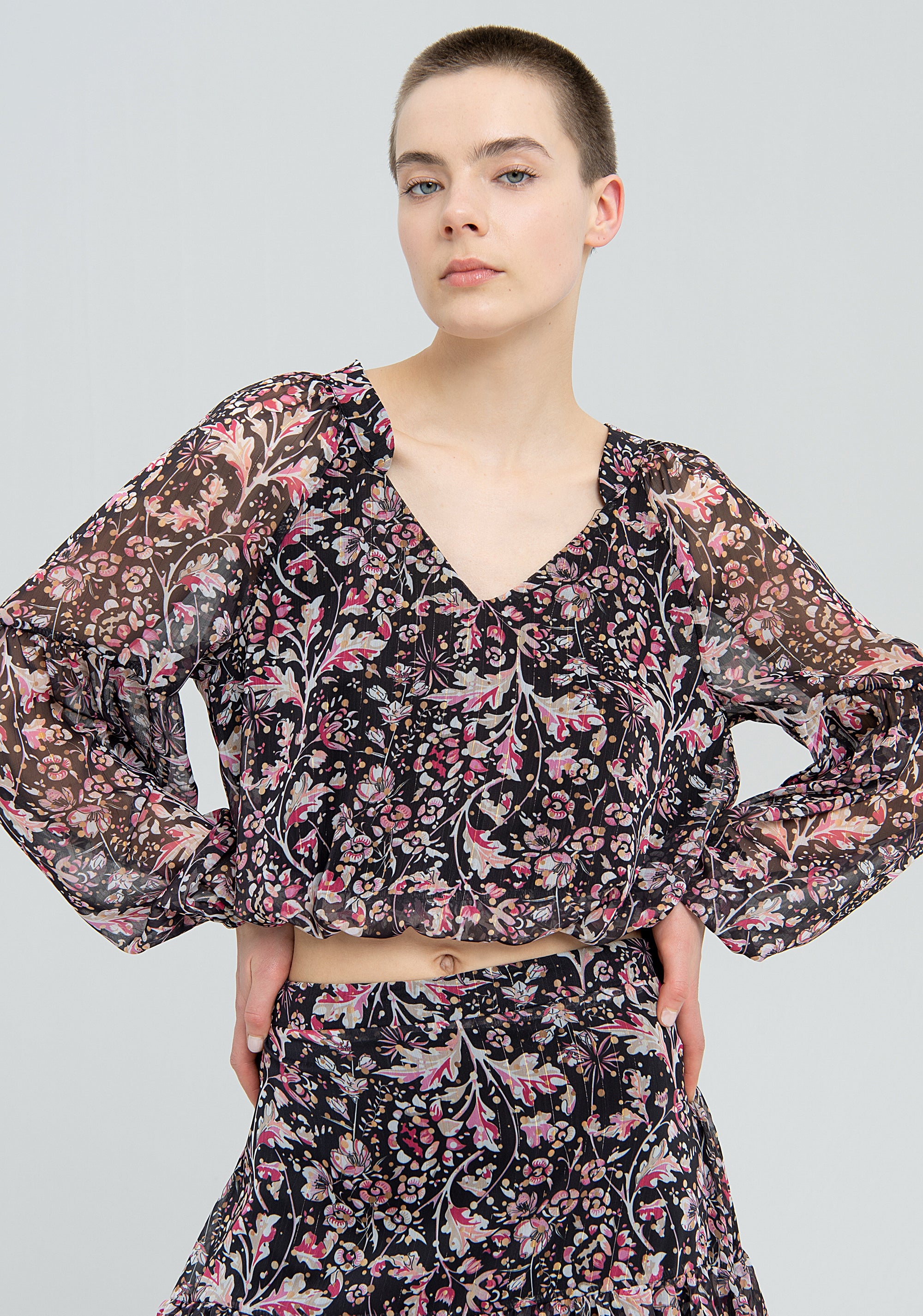 Blusa regular in fantasia floreale