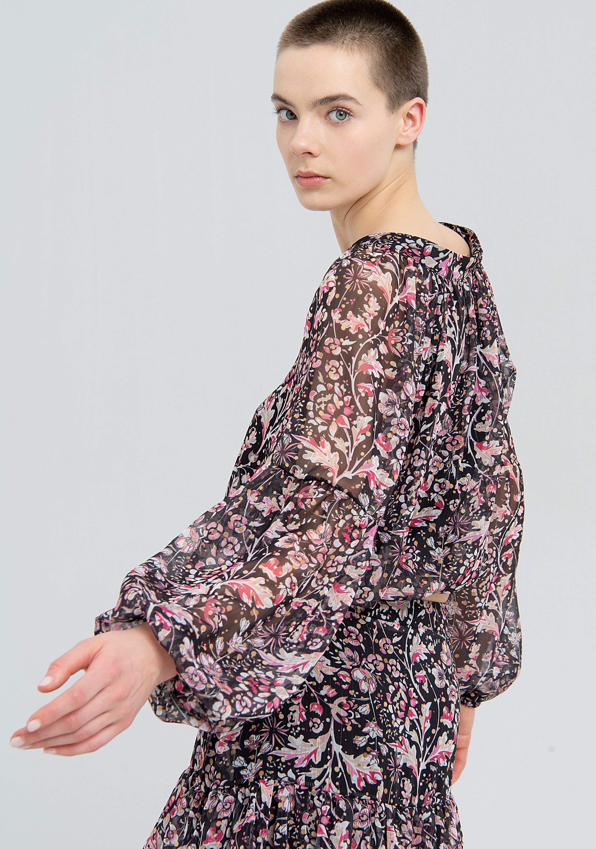 Blusa regular in fantasia floreale