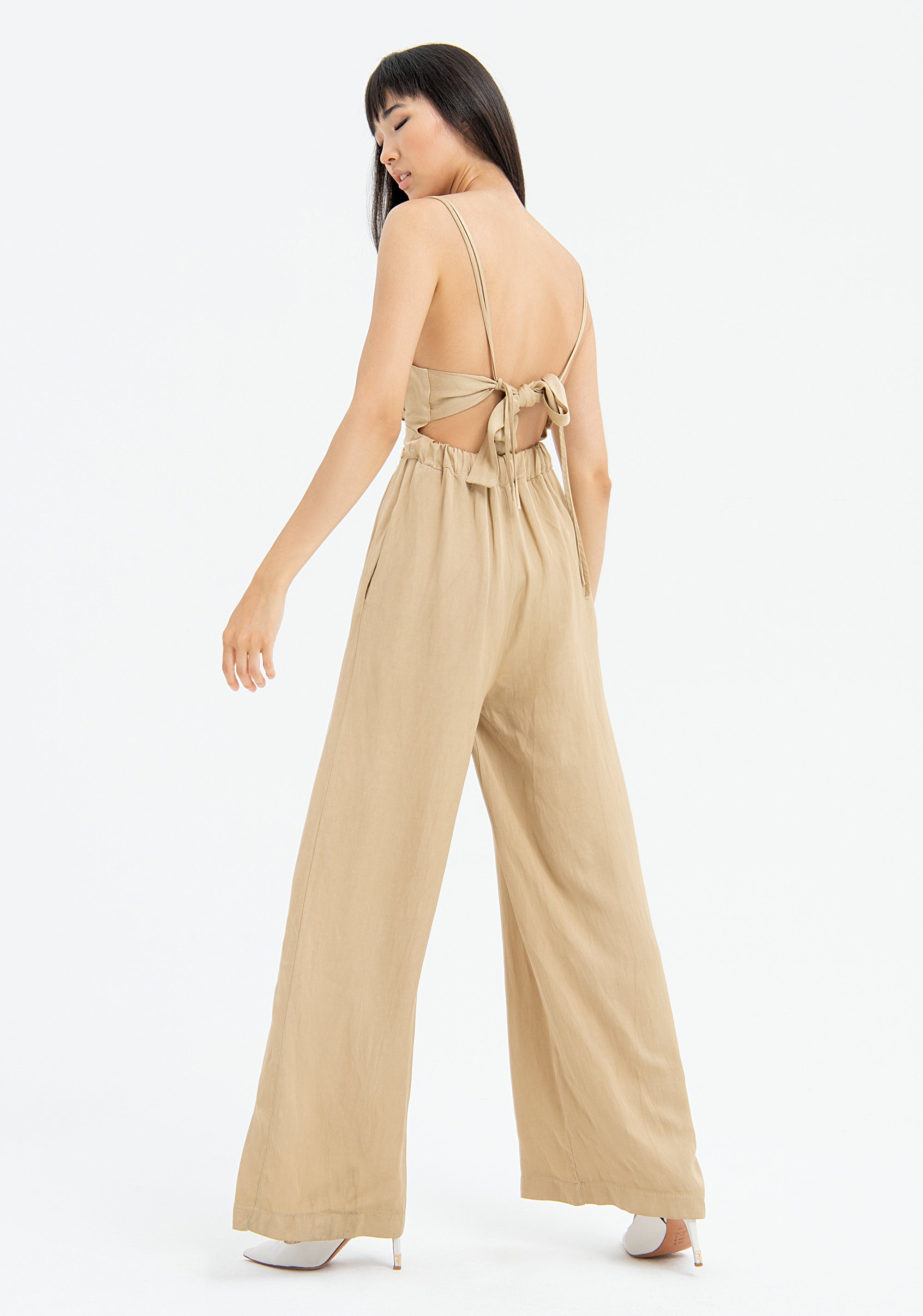 Tuta regular lunga in raso di tencel e viscosa