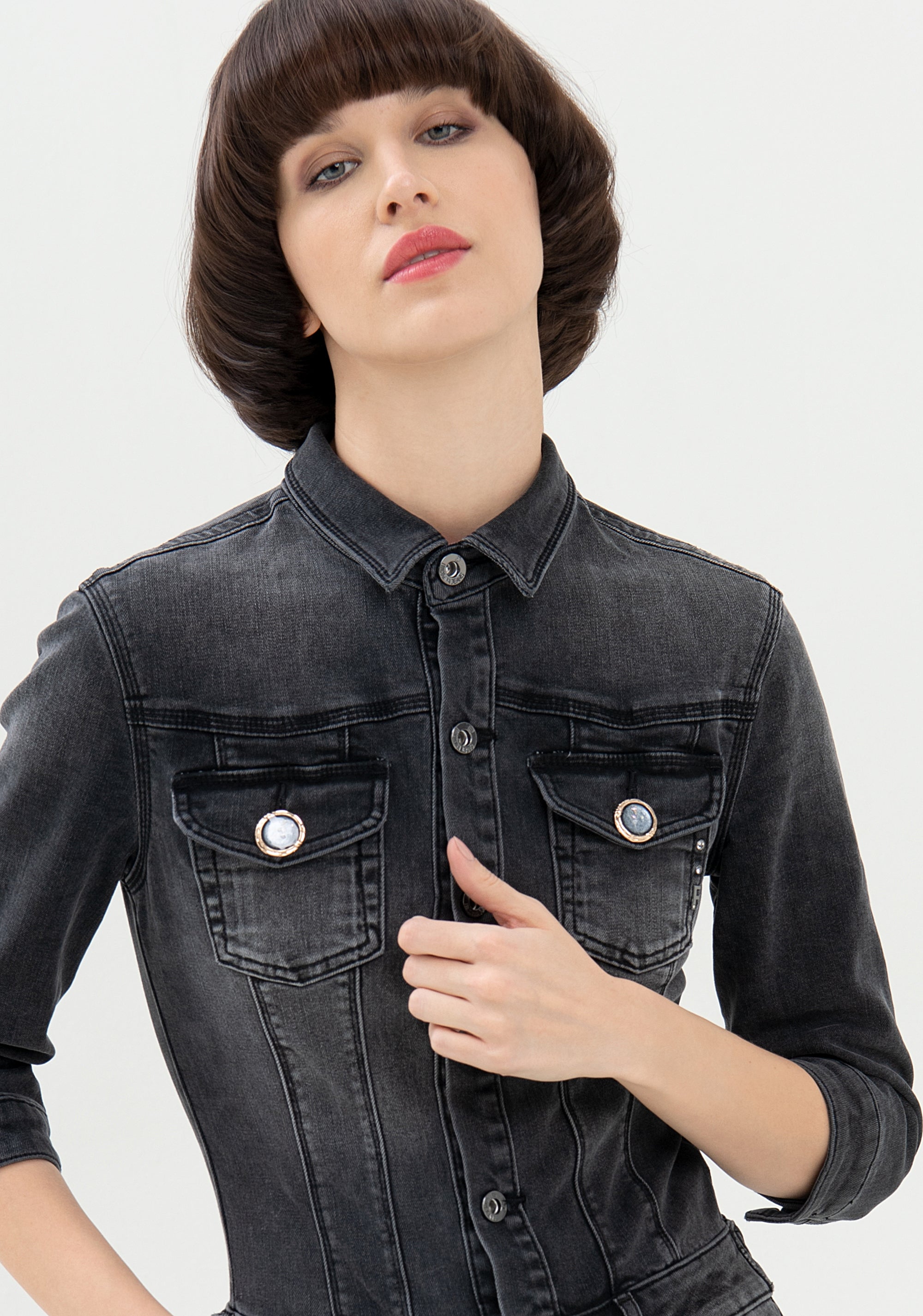 Tuta aderente lunga in denim nero con lavaggio scuro