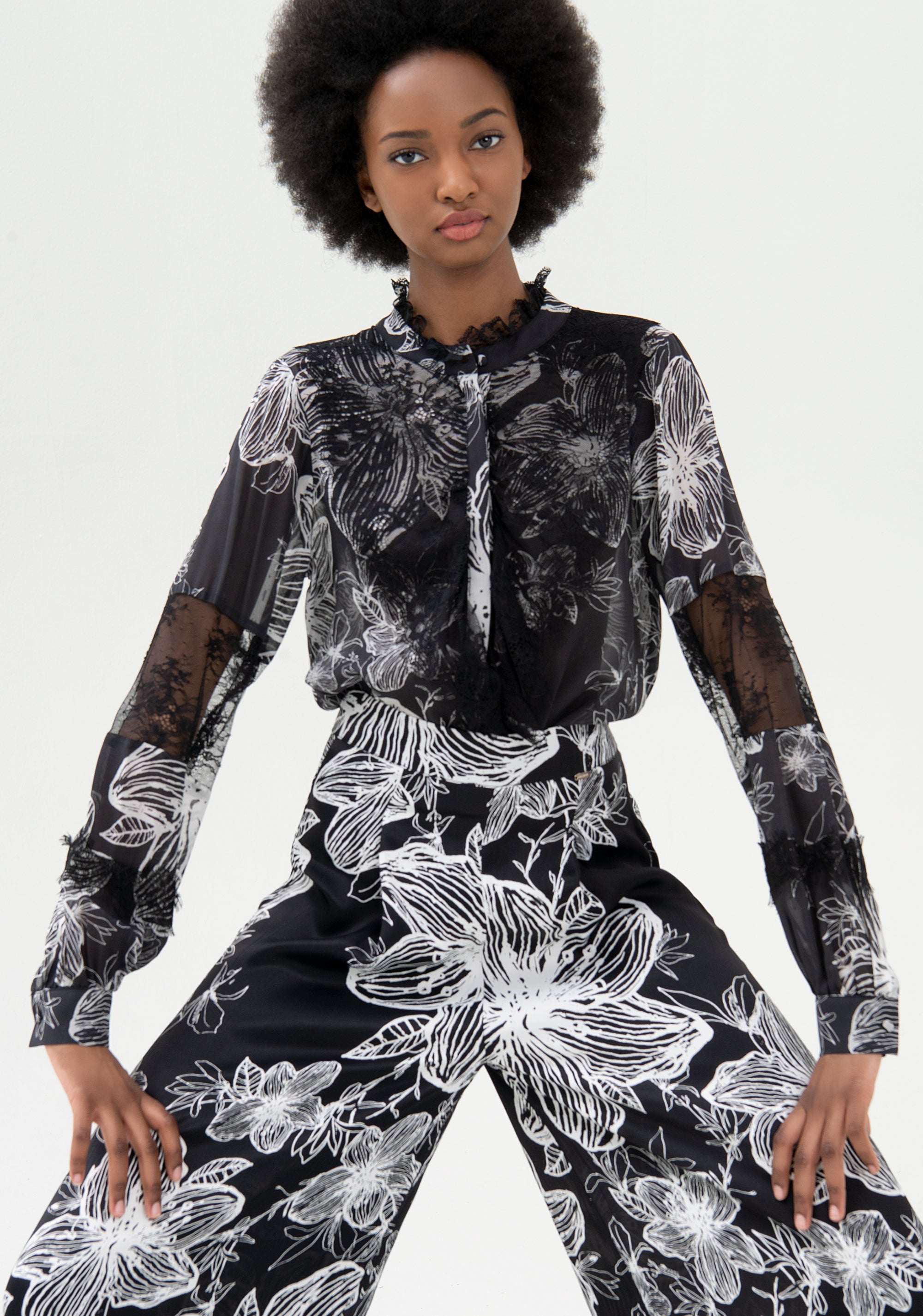 Pantalone culotte flare con fantasia floreale