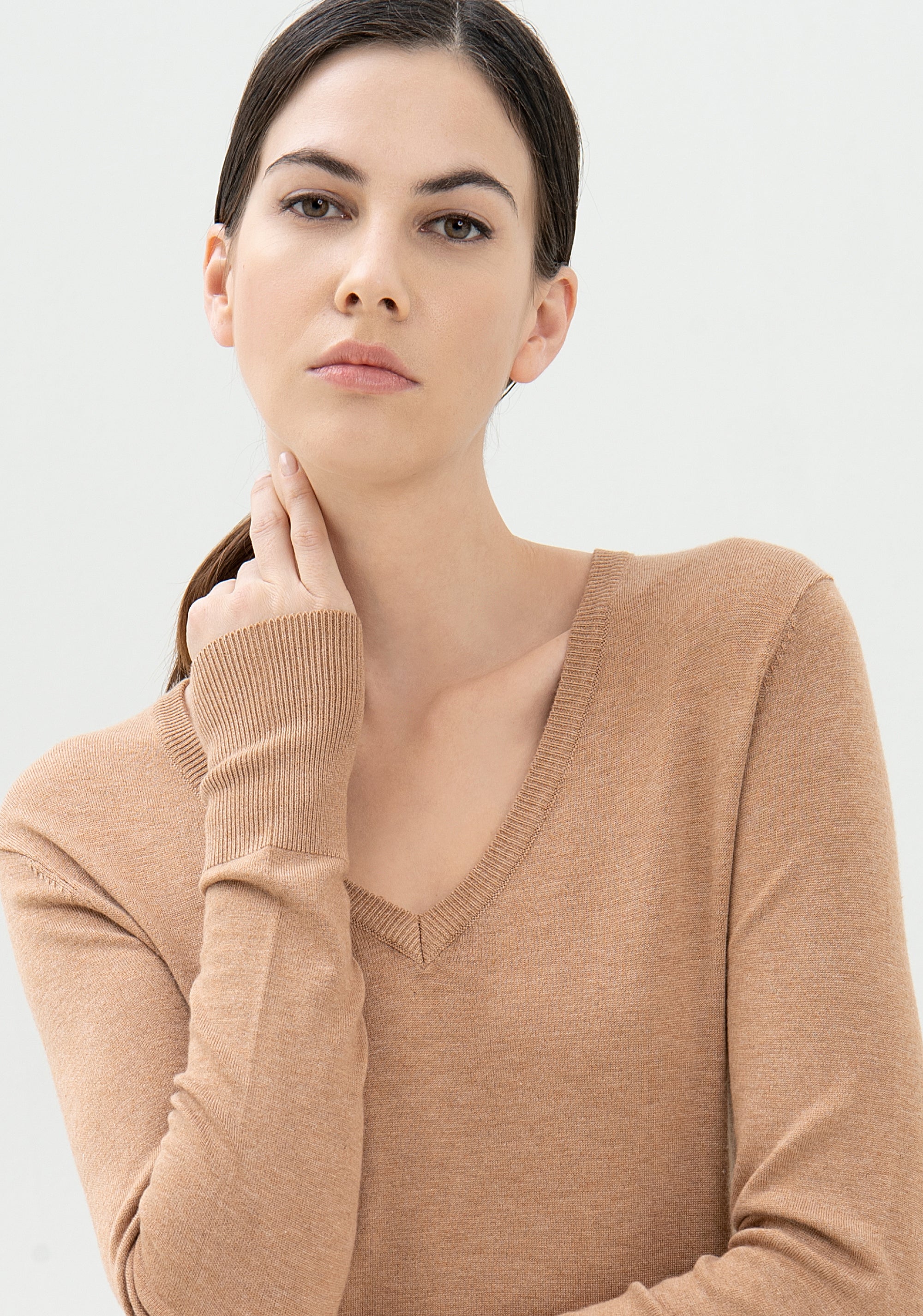 Maglia aderente con scollo a V