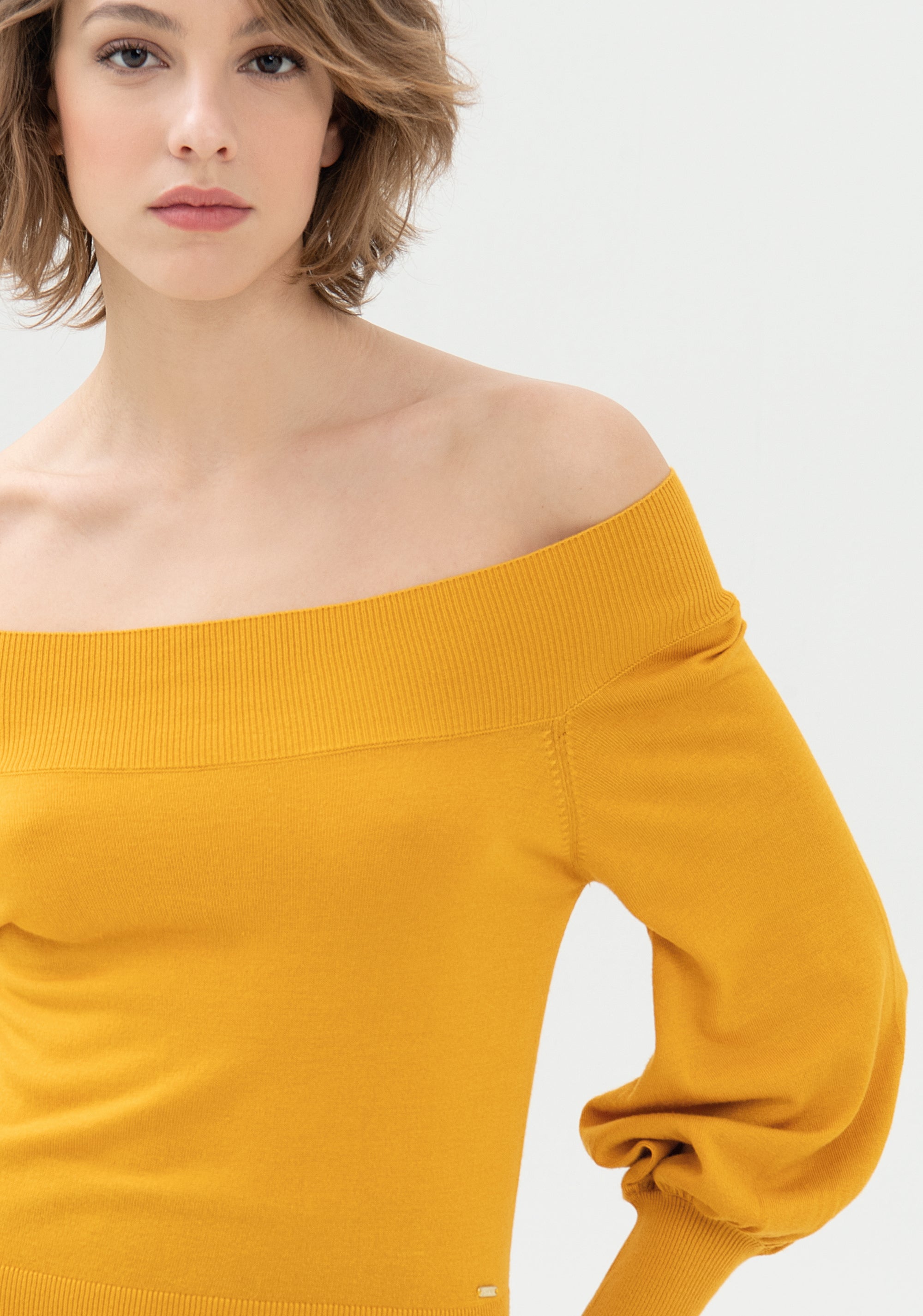 Maglia aderente con scollo Bardot
