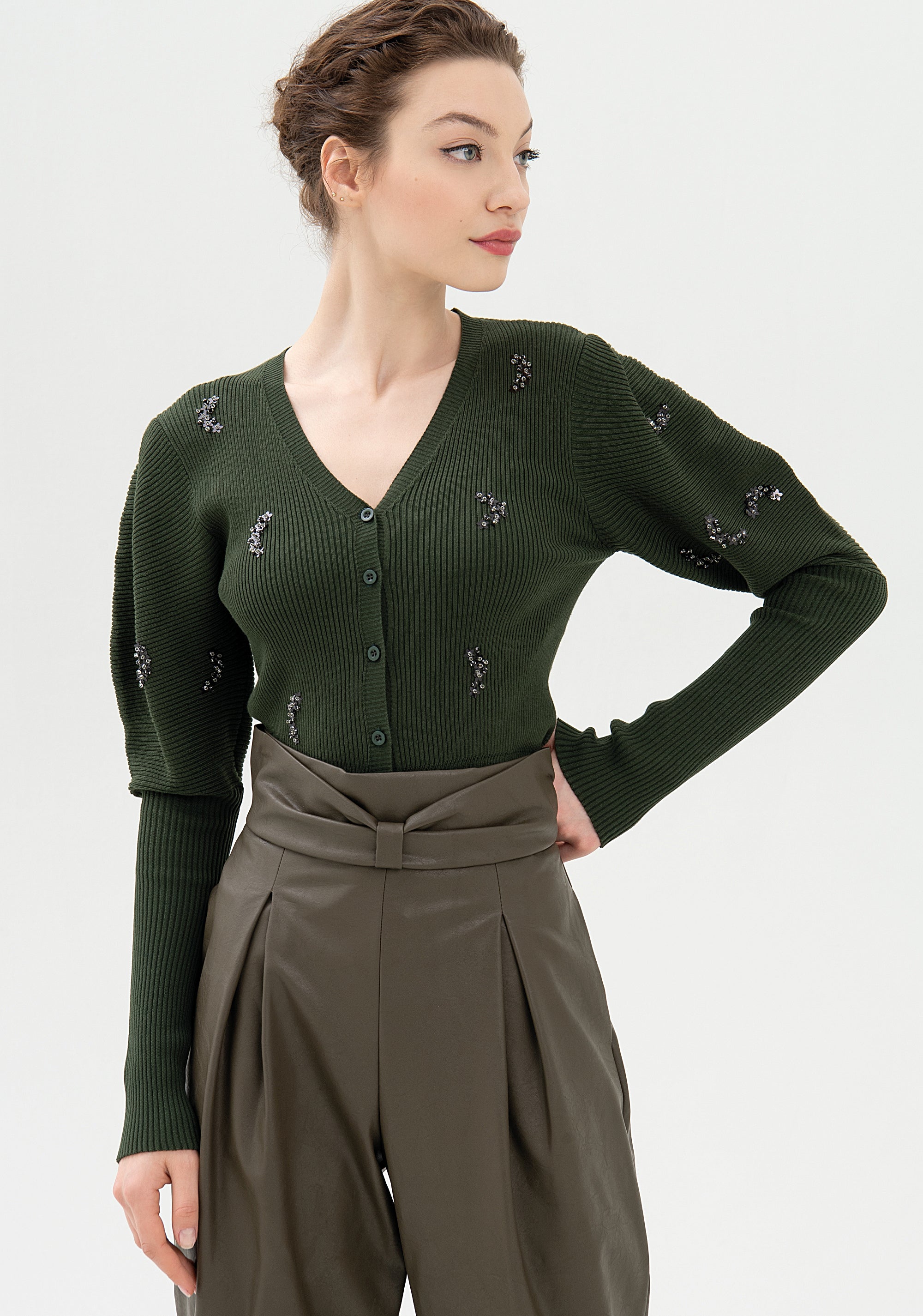 Pantalone carrot con pences