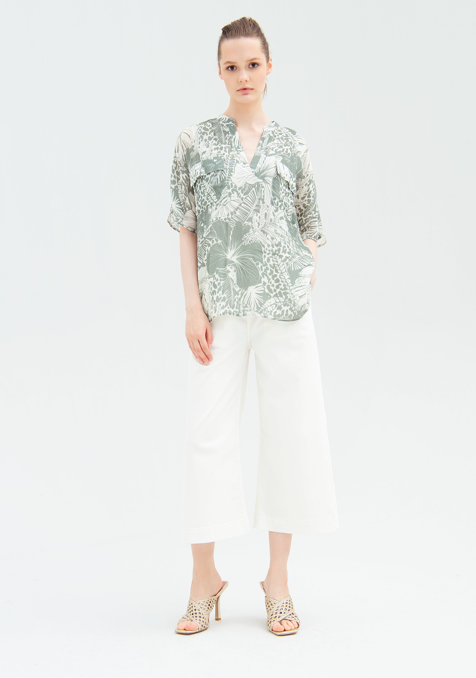 Blusa over in viscosa con fantasia floreale