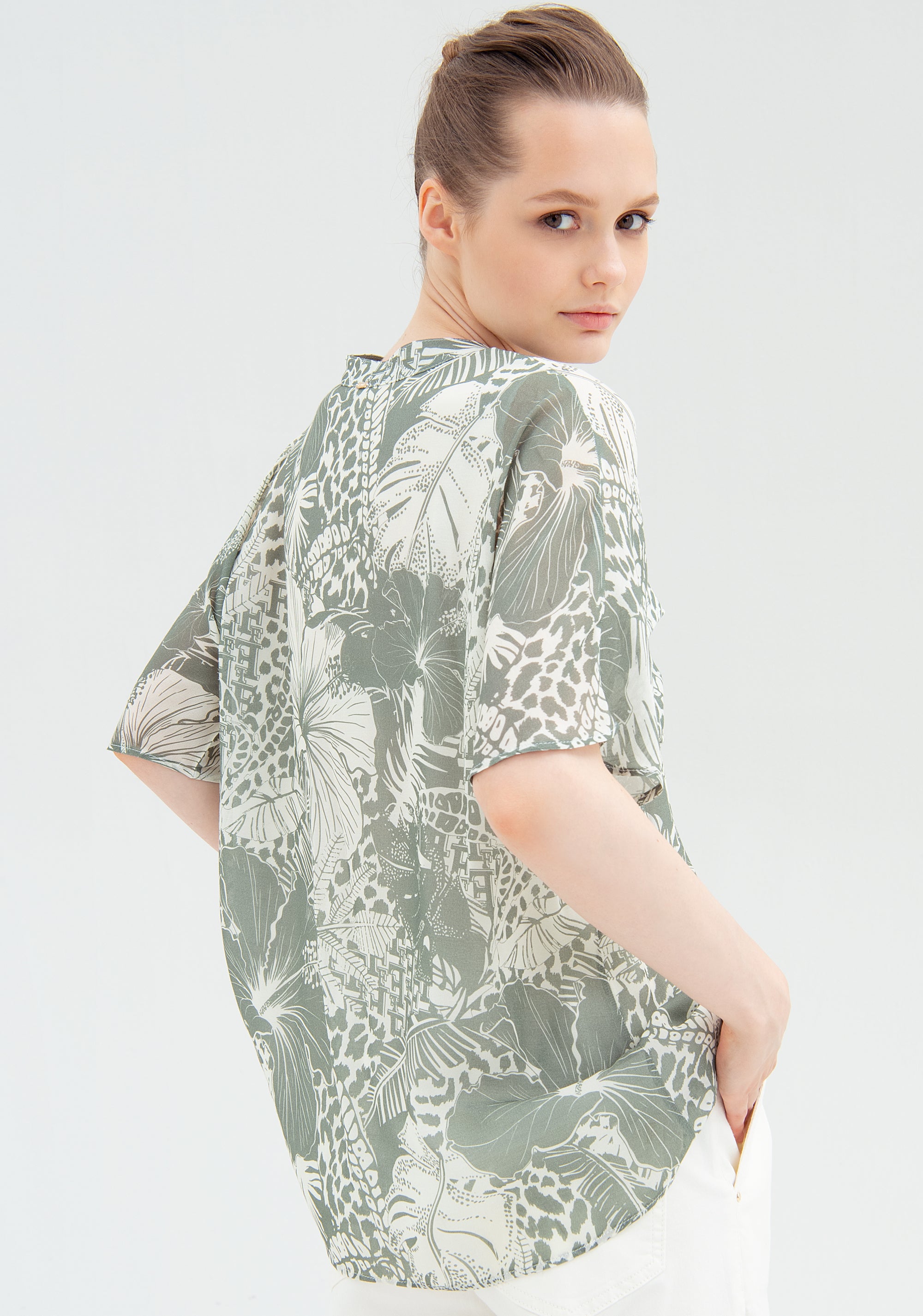 Blusa over in viscosa con fantasia floreale