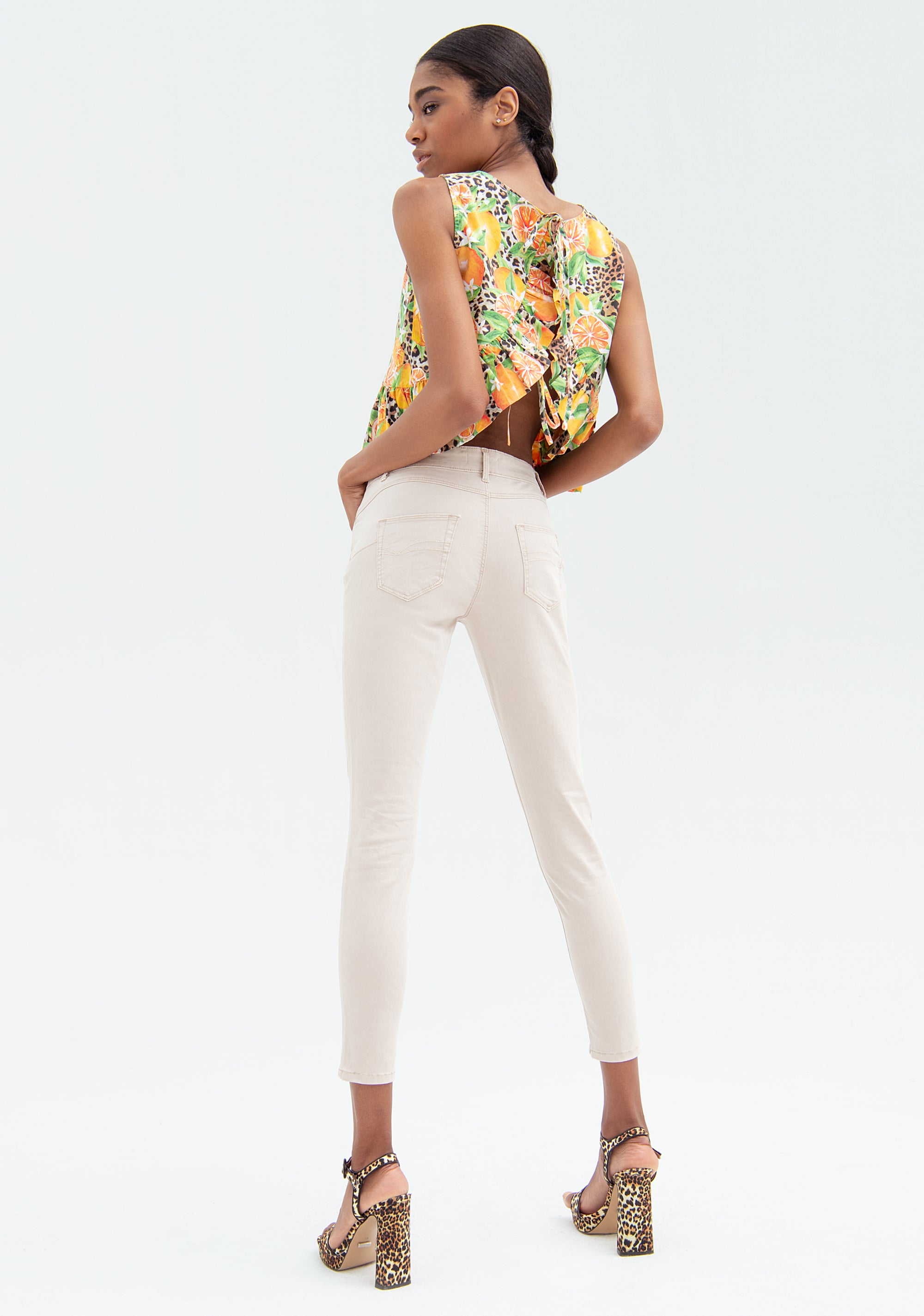 Jeans slim effetto push up in gabardine