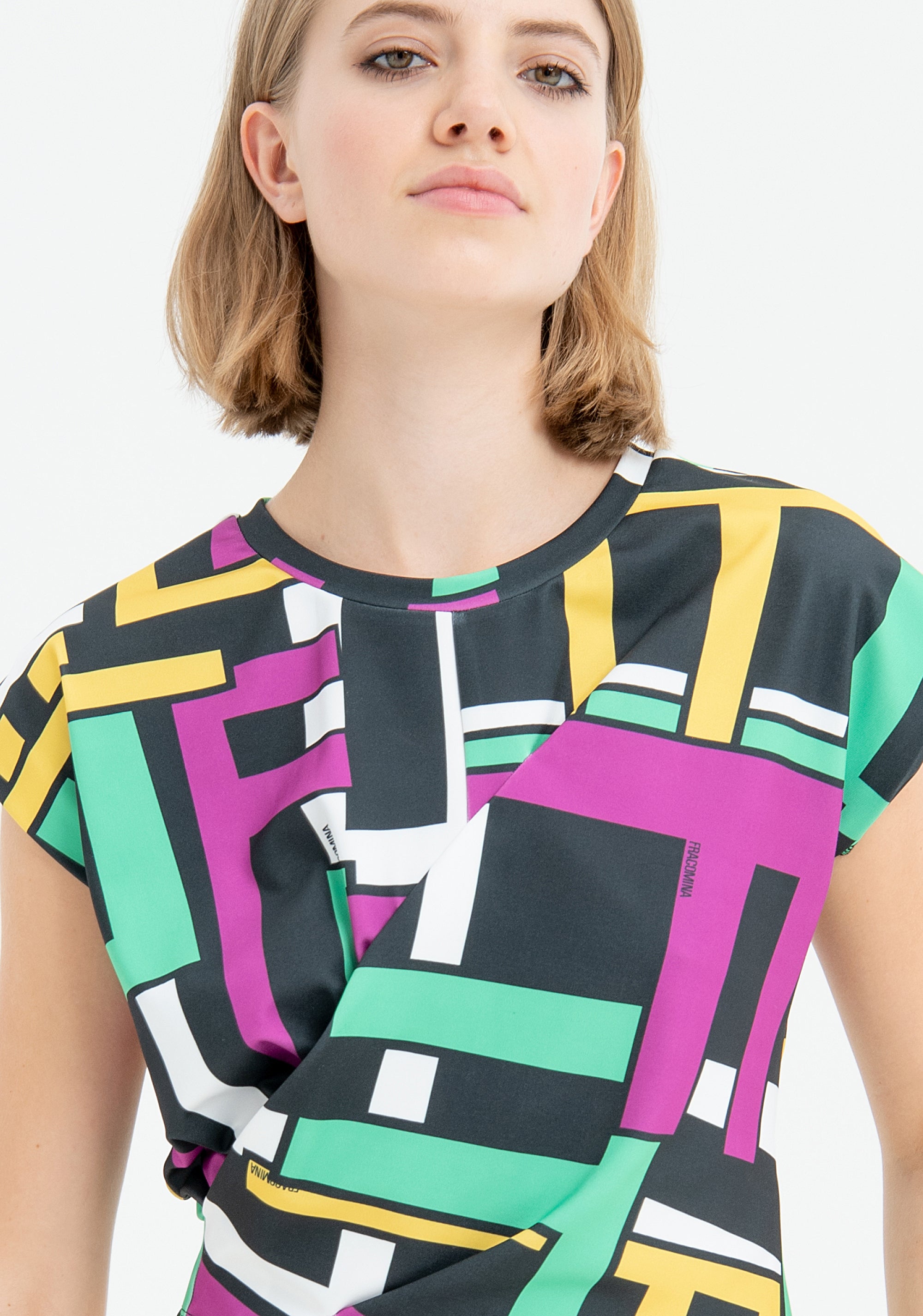 Top cropped in fantasia geometrica