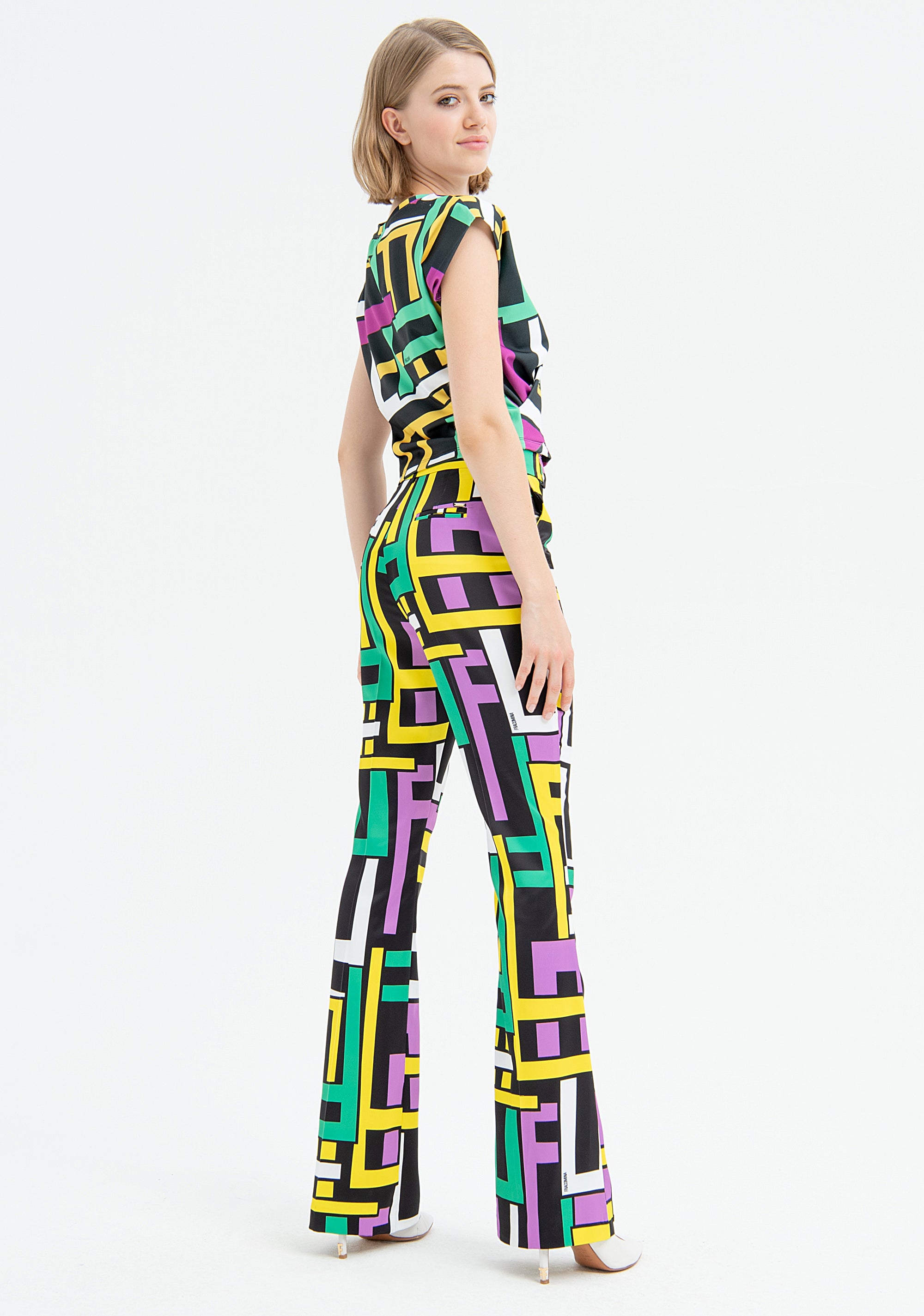 Pantalone bootcut in fantasia geometrica