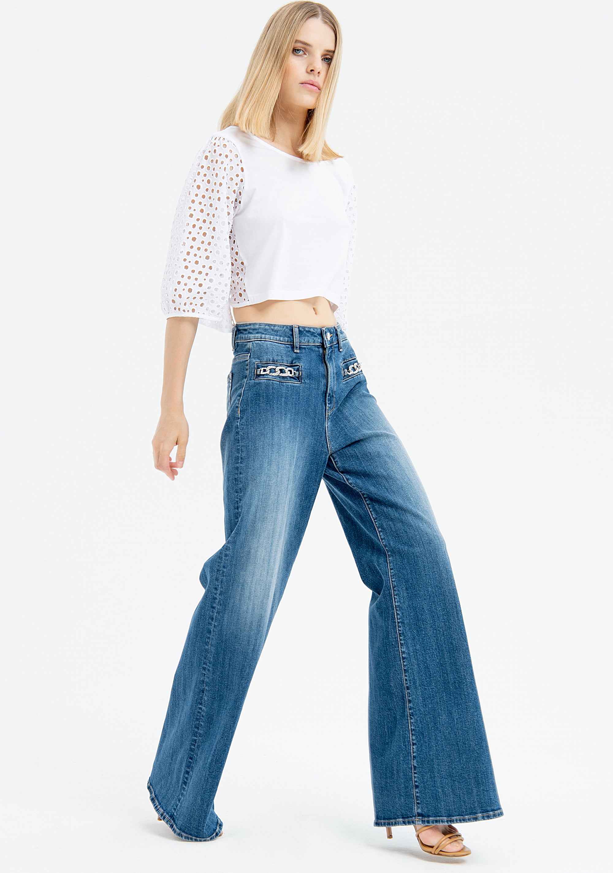 Jeans flare in denim con lavaggio medio
