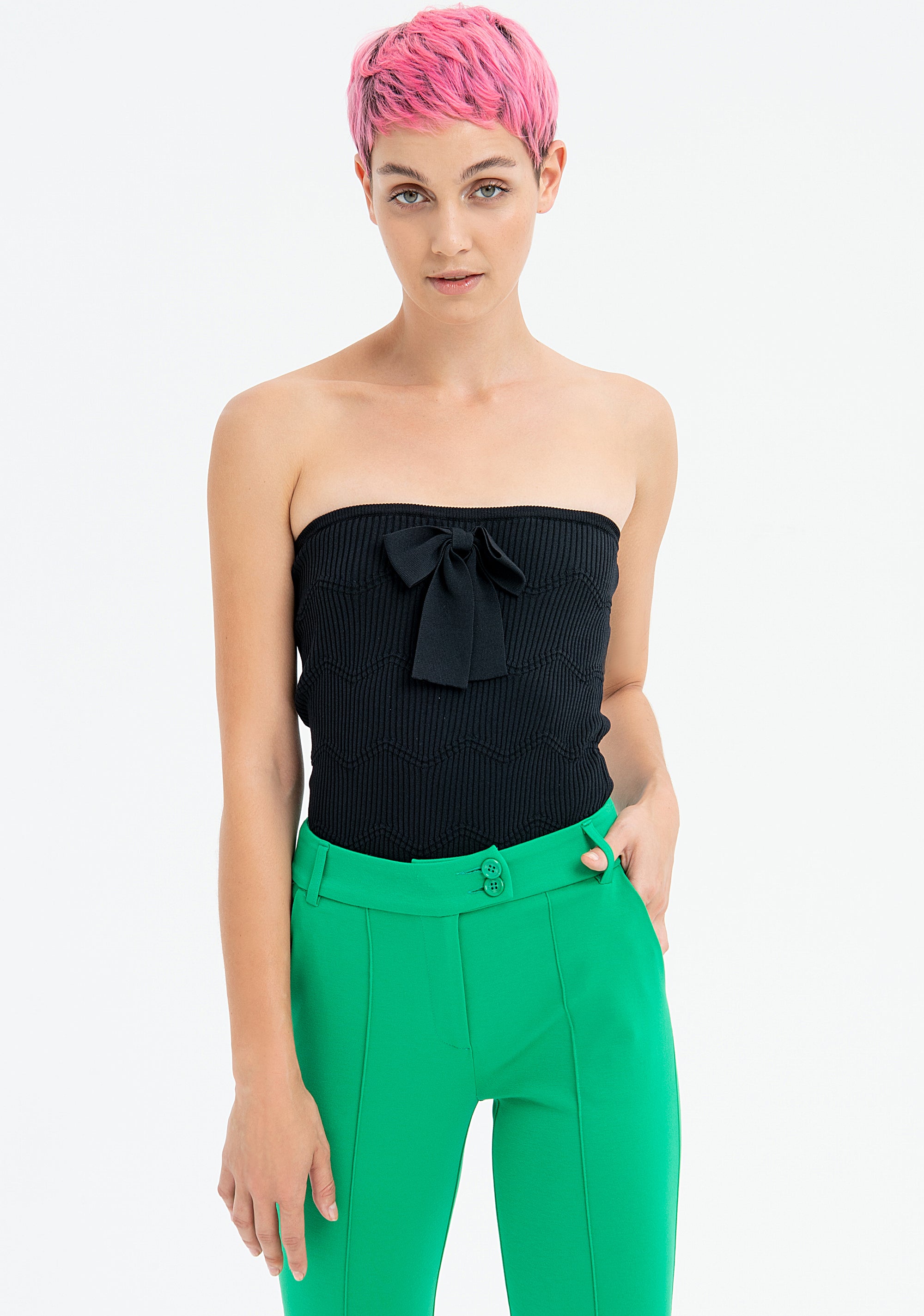 Pantalone cropped in tessuto stretch