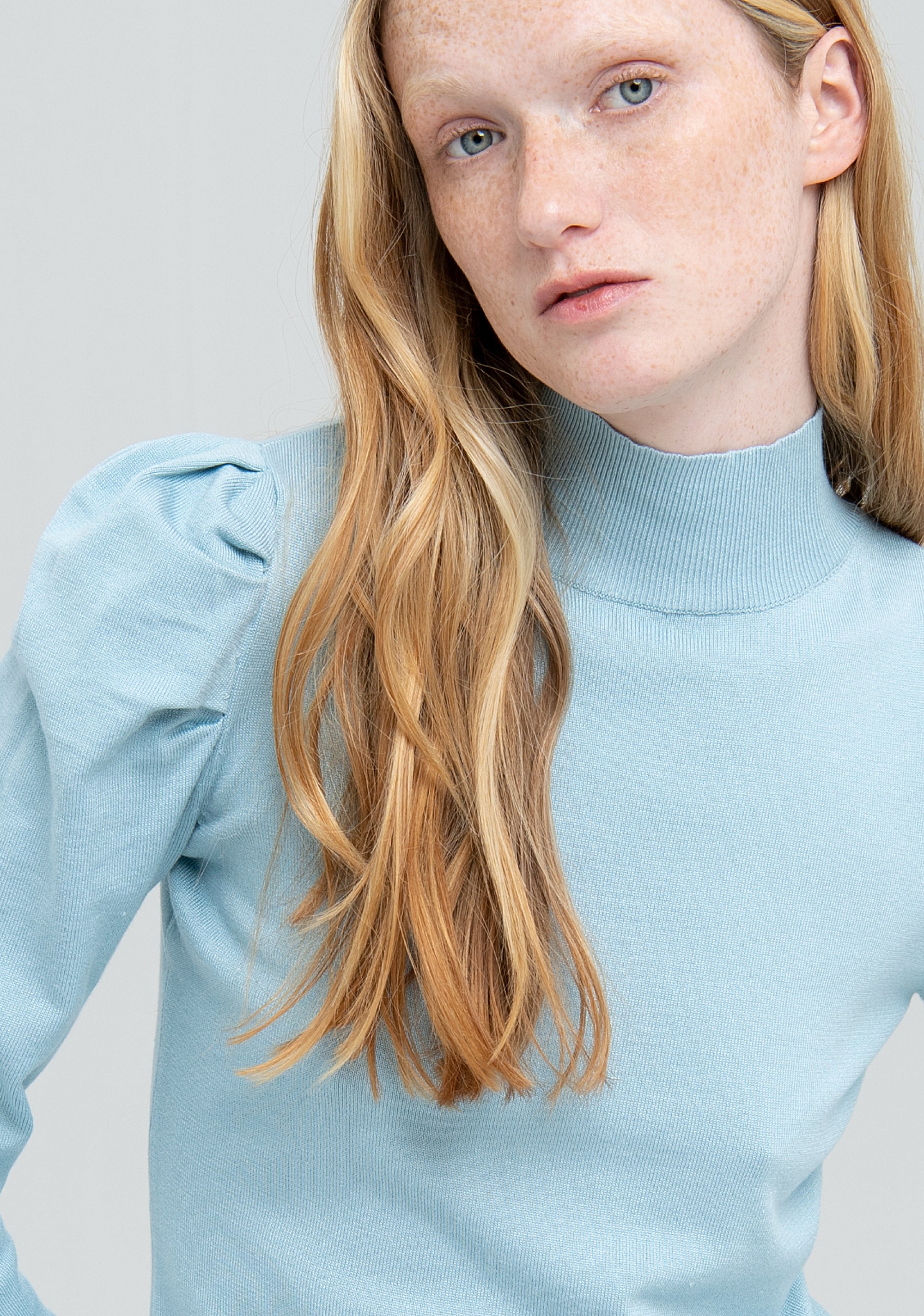 Maglia regular con maniche lunghe a sbuffo