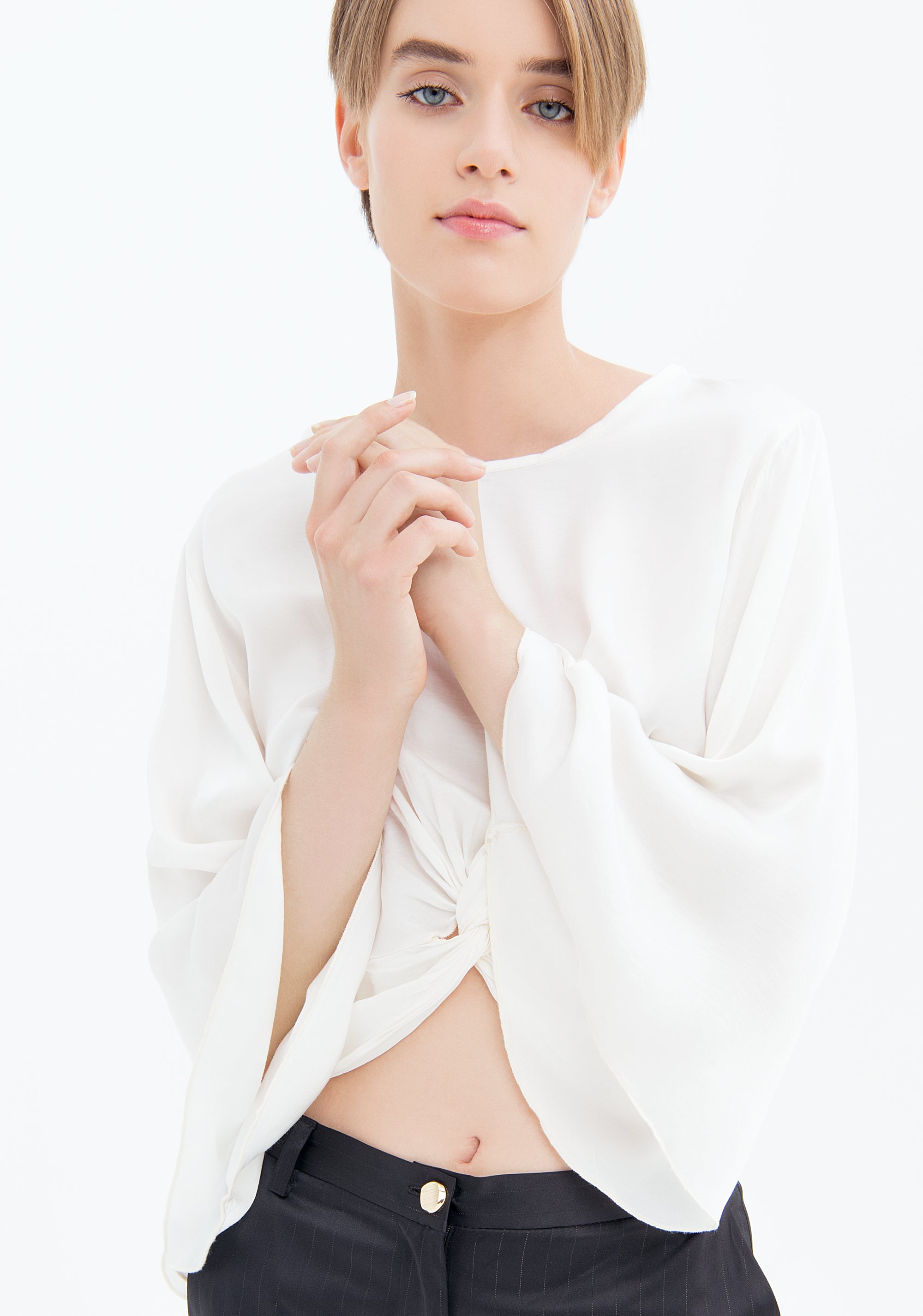 Blusa regular in viscosa con nodo sul davanti