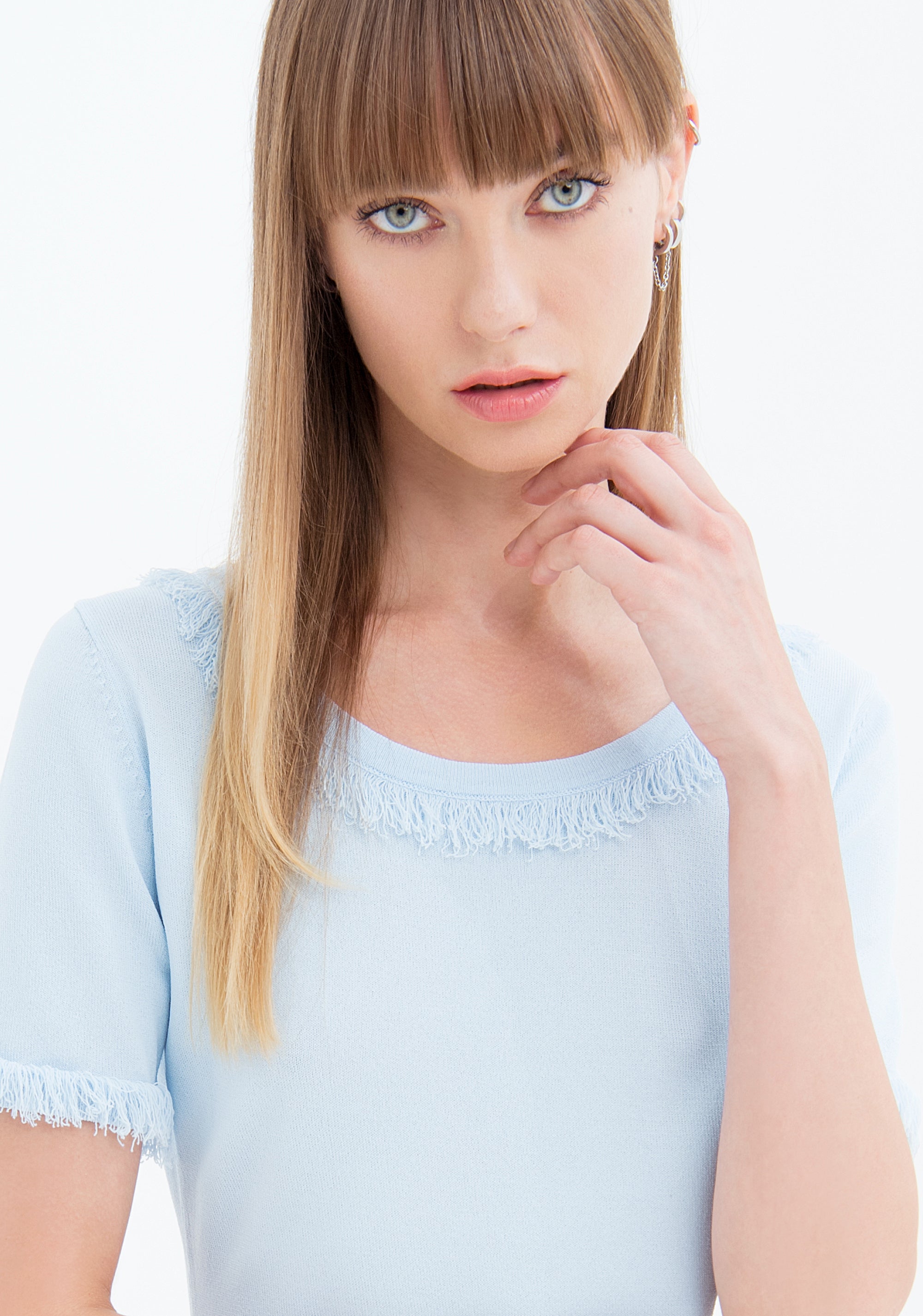Maglia slim con inserti di passamaneria con frange