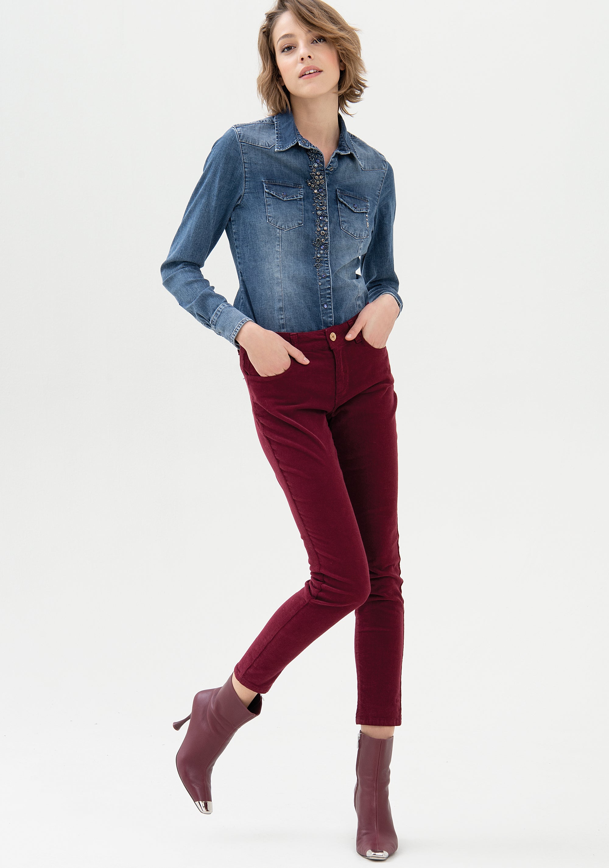 Pantalone skinny effetto push up in velluto mille righe
