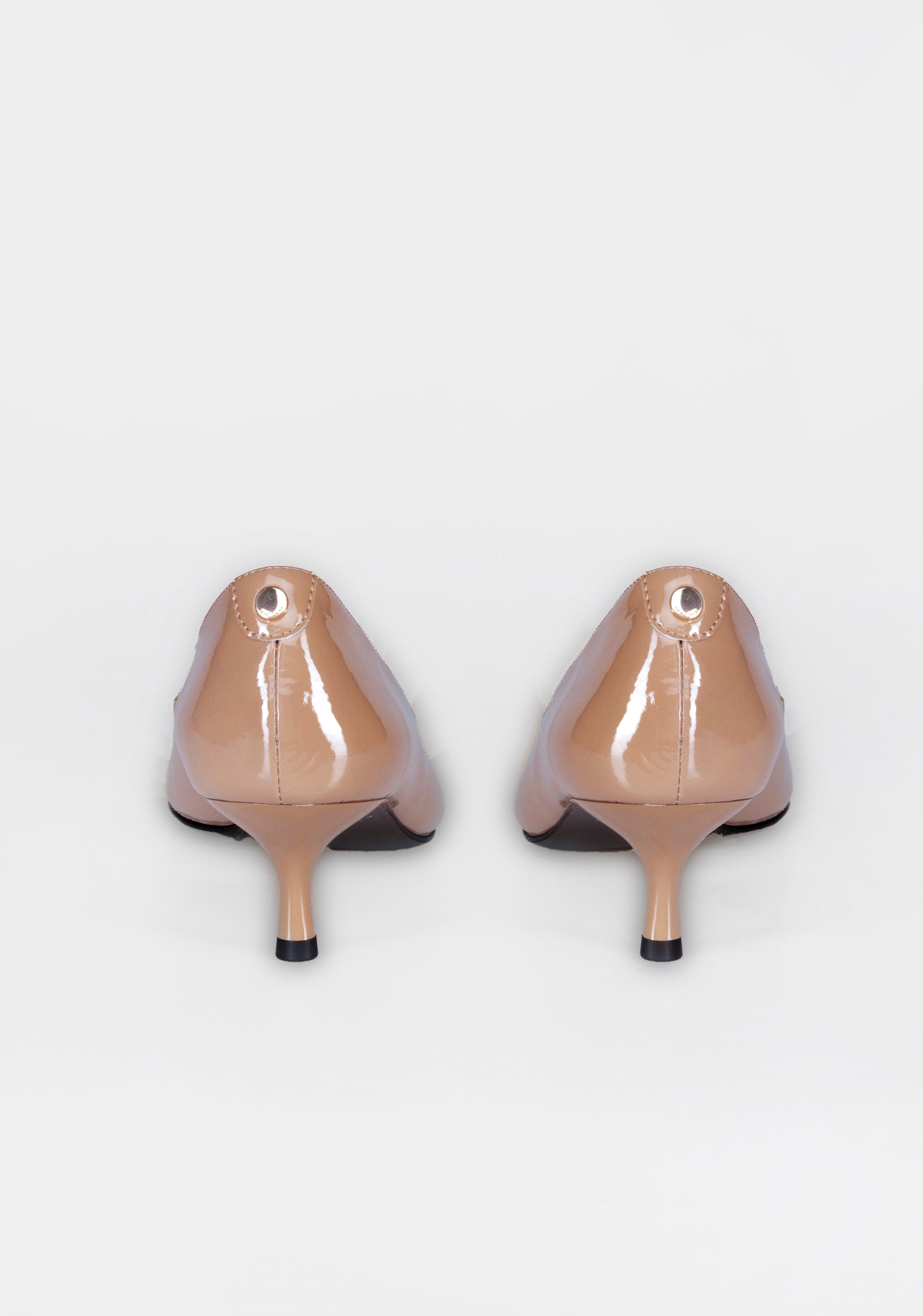Décolleté Kitten Heel in Vernice con Fibbia Iconica