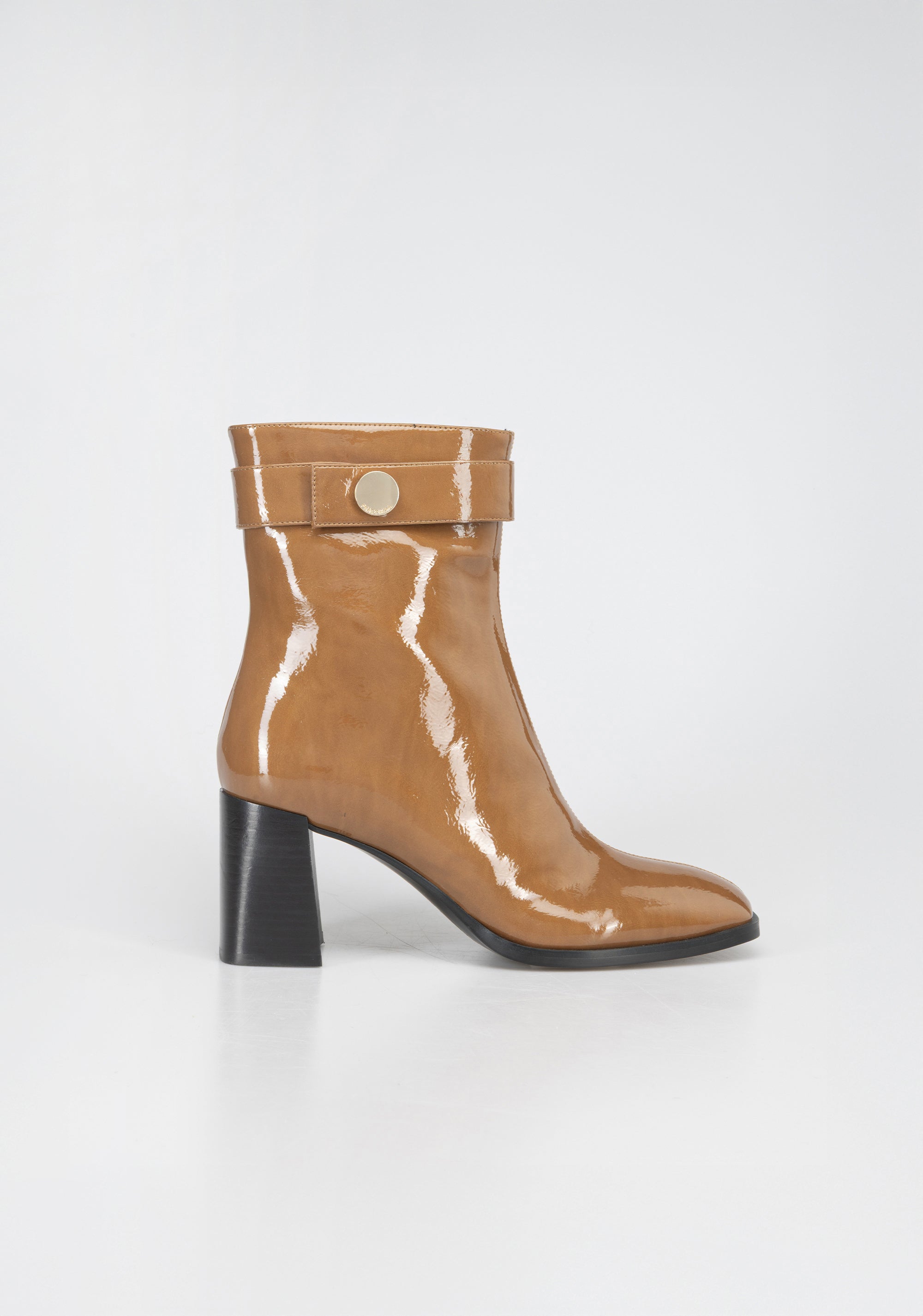 Stivaletto Glamour in Vernice con Tacco Largo e Dettaglio Dorato
