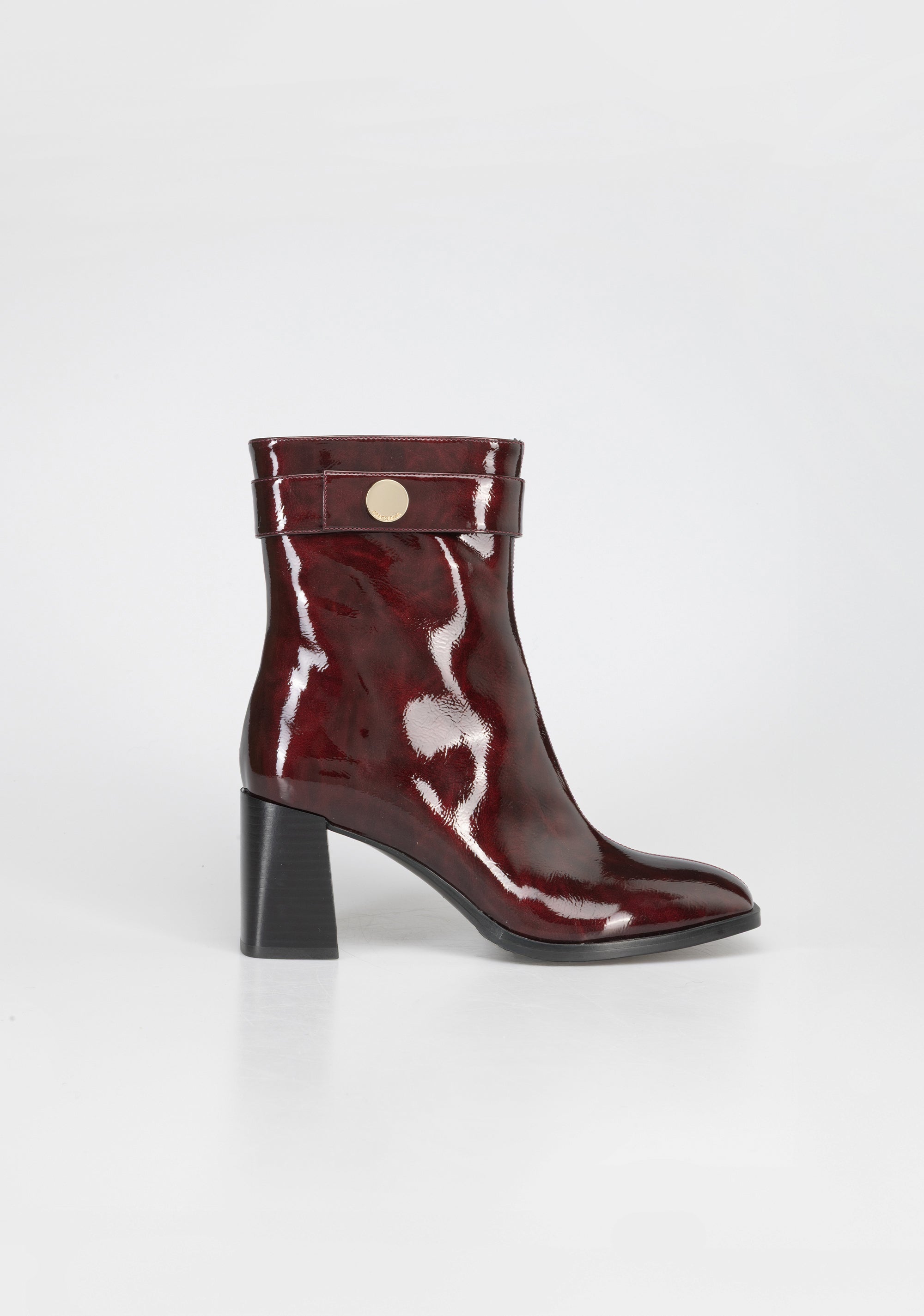 Stivaletto Glamour in Vernice con Tacco Largo e Dettaglio Dorato