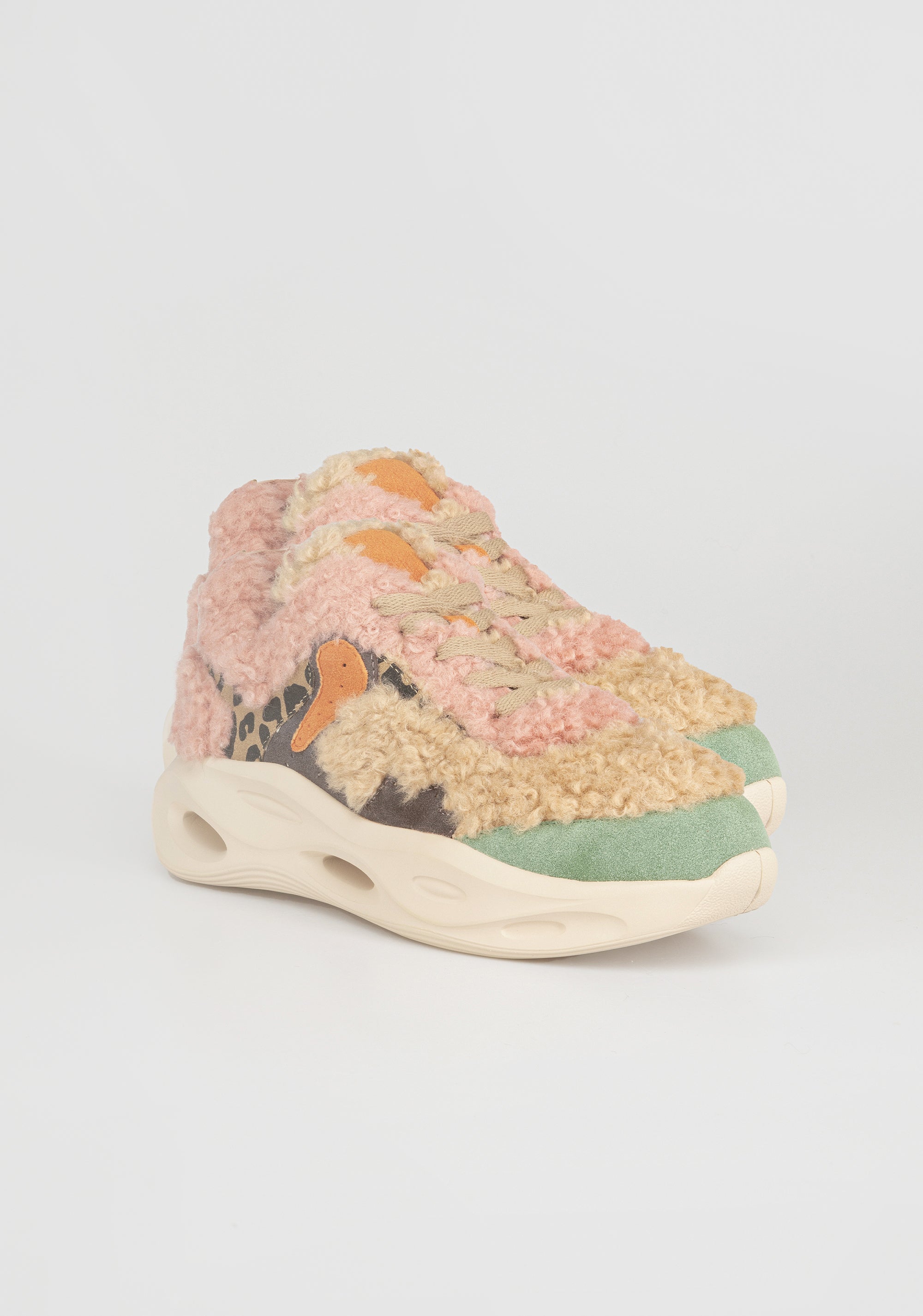 Sneakers con Patchwork di Texture e Colori Vibranti