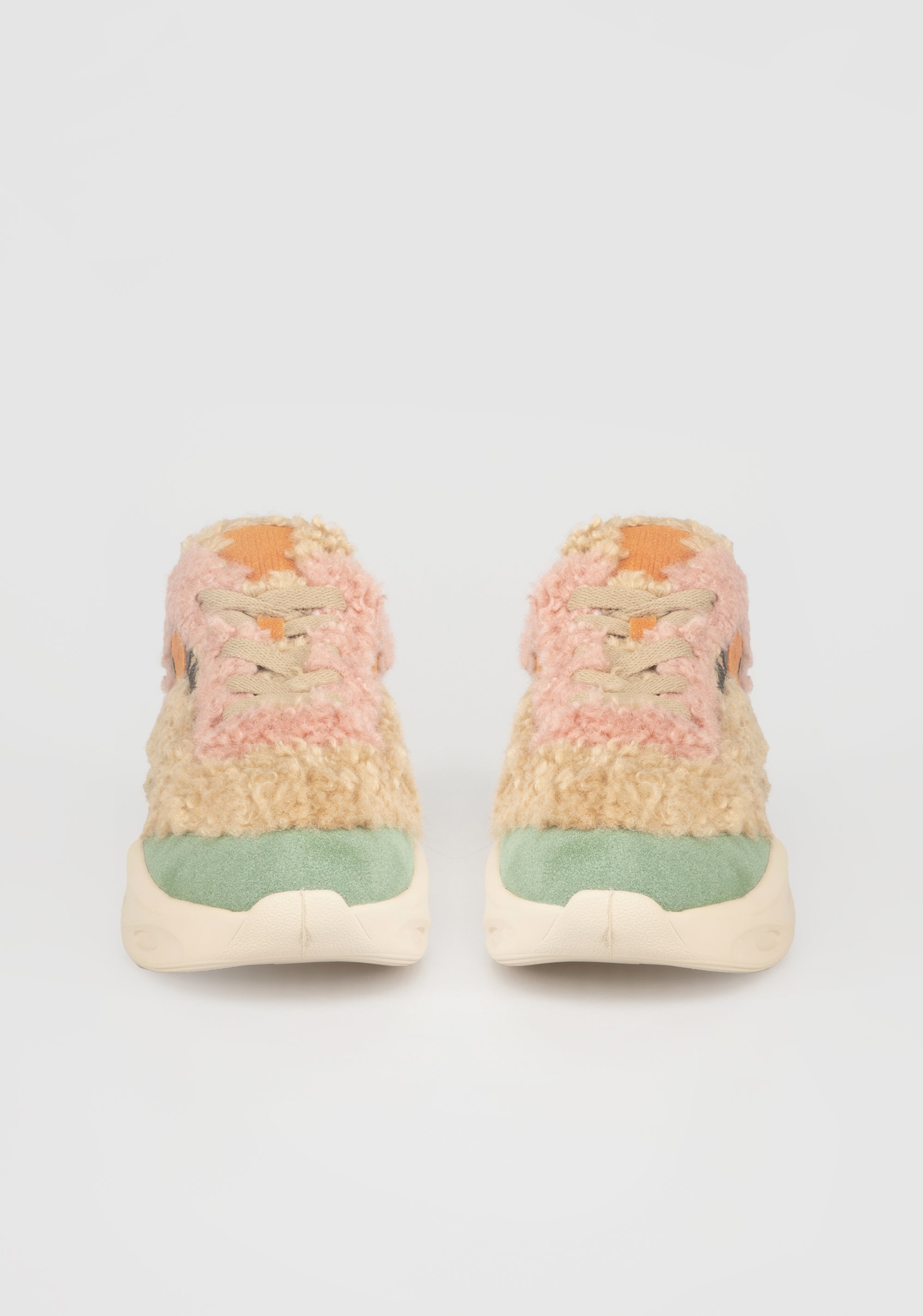 Sneakers con Patchwork di Texture e Colori Vibranti