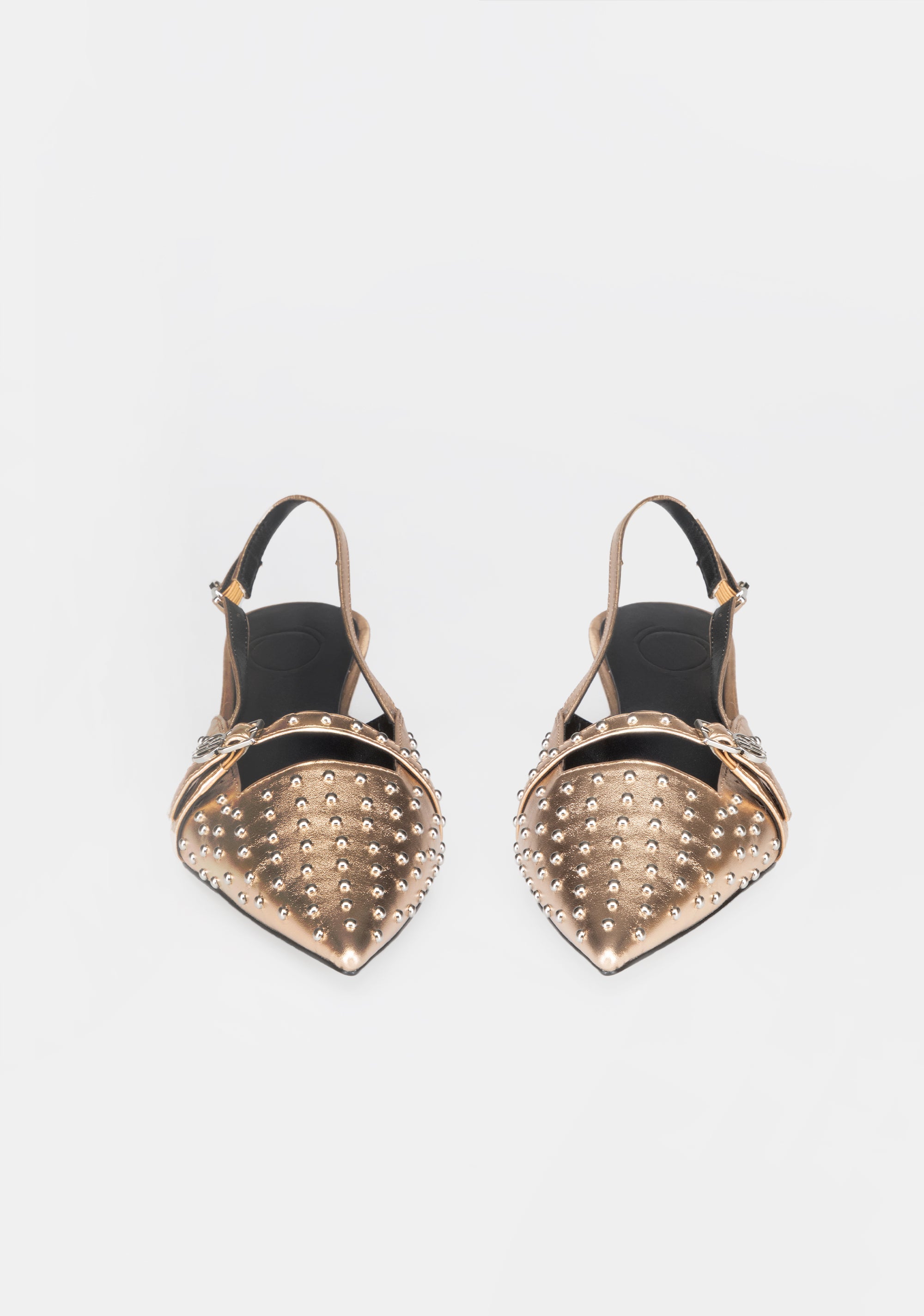 Slingback a Punta con Borchie Metalliche e Tacco Kitten Heel