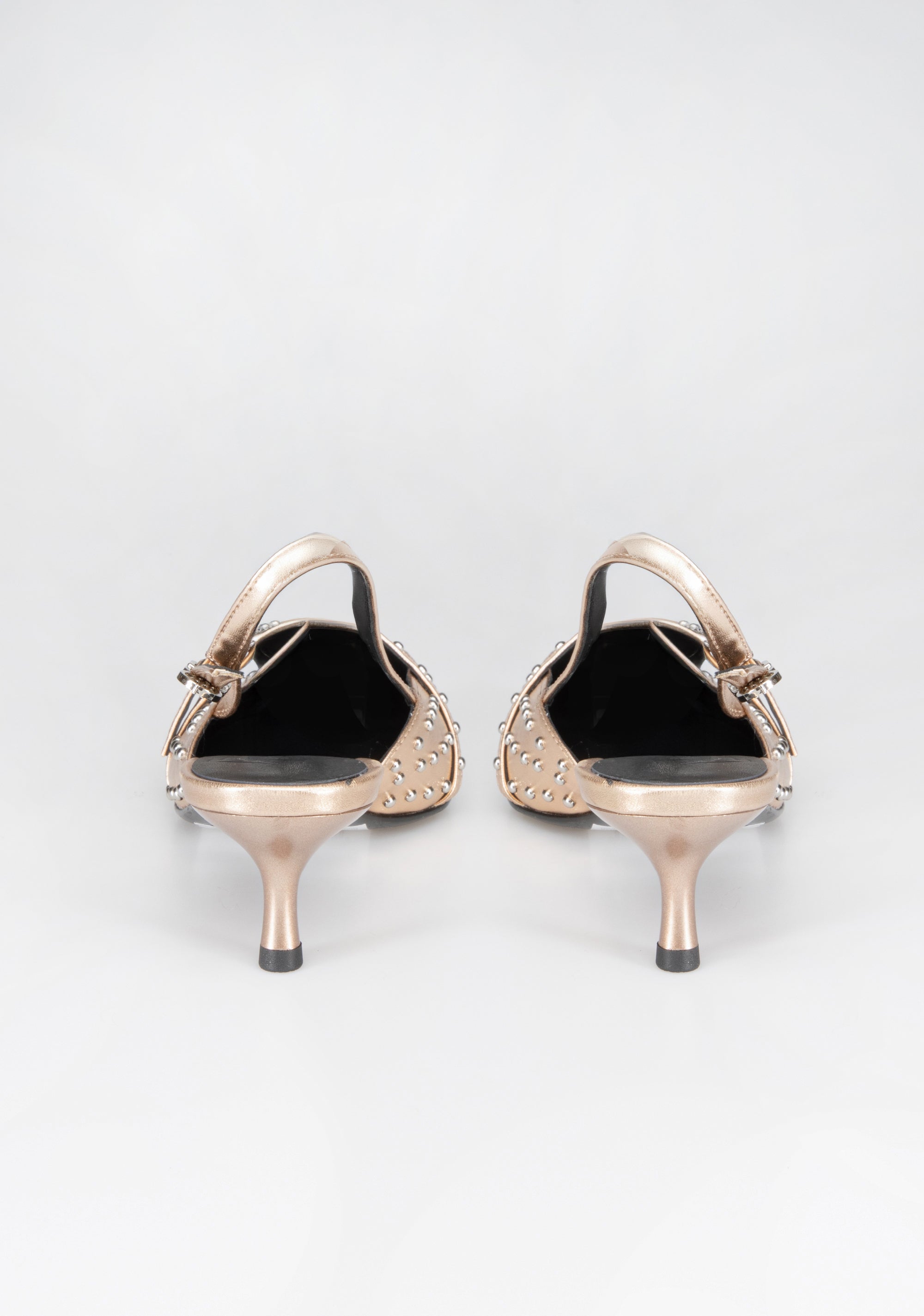 Slingback a Punta con Borchie Metalliche e Tacco Kitten Heel