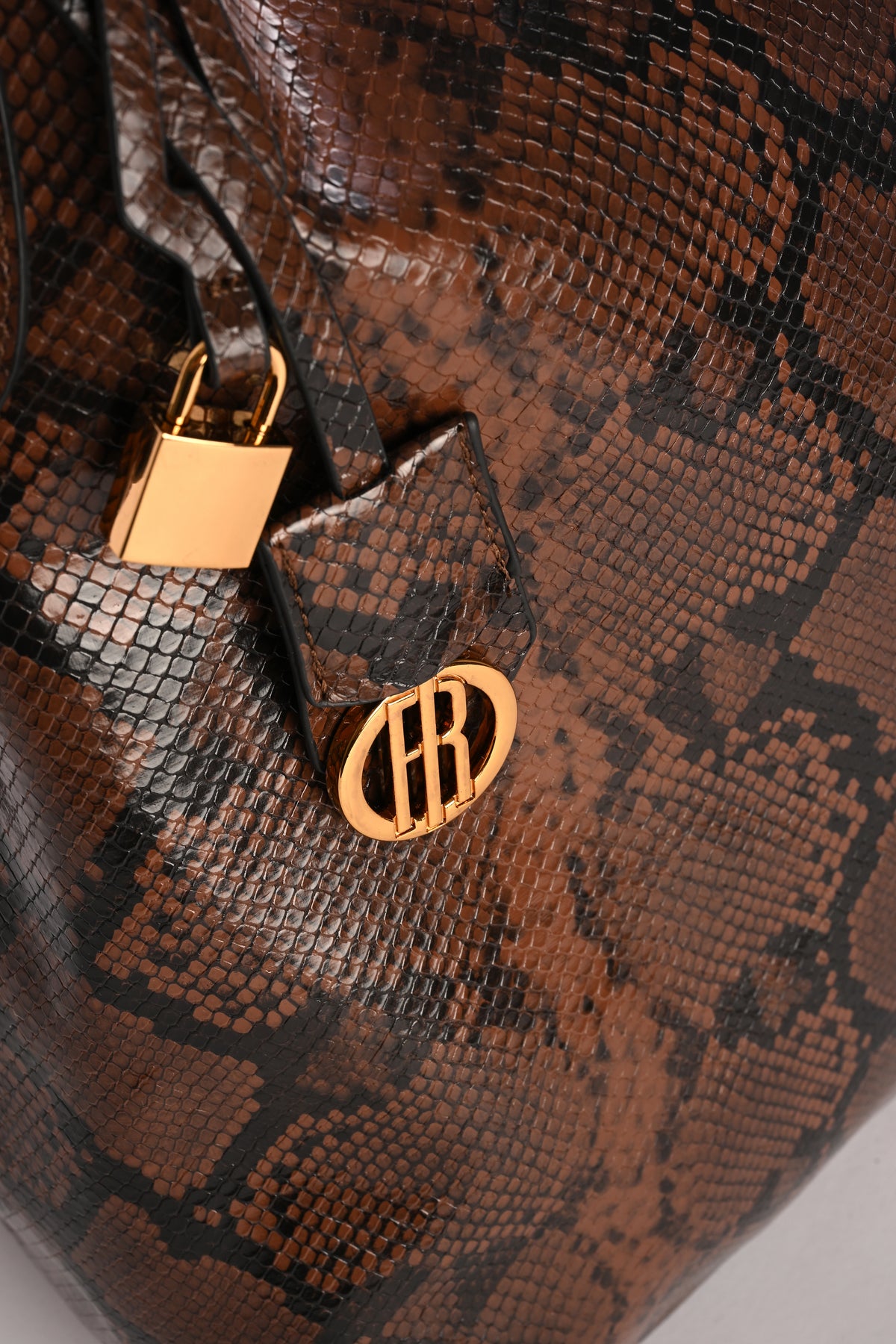 Borsa a spalla grande in finta pelle con stampa animalier FB26WBA003P46801 FRACOMINA