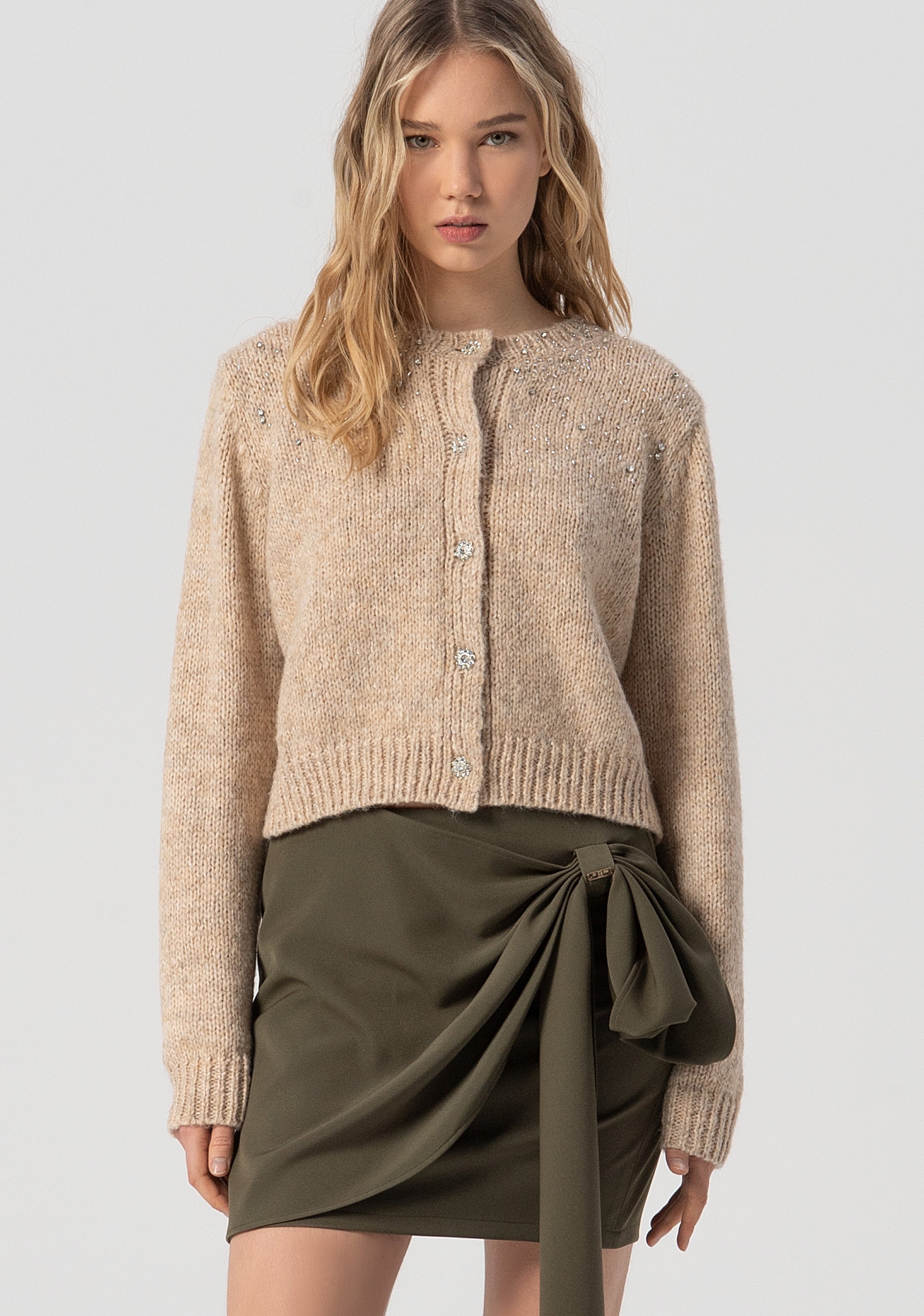 Cardigan regular con pietre luminose applicate FJ25WT8001K47401-257 Fracomina