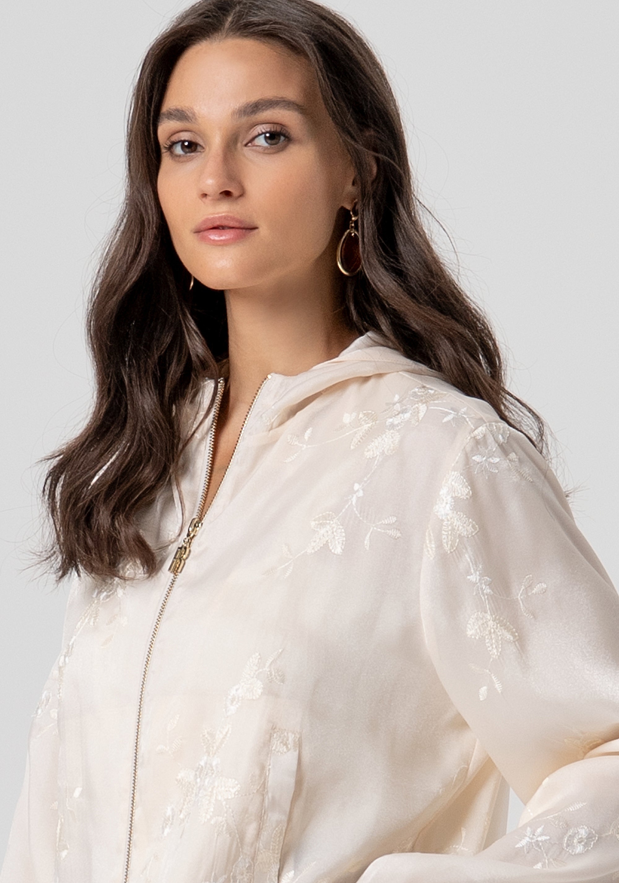 Giacca regular modello bomber in tessuto con ricami floreali FJ26SJ1001W77501-472 Fracomina