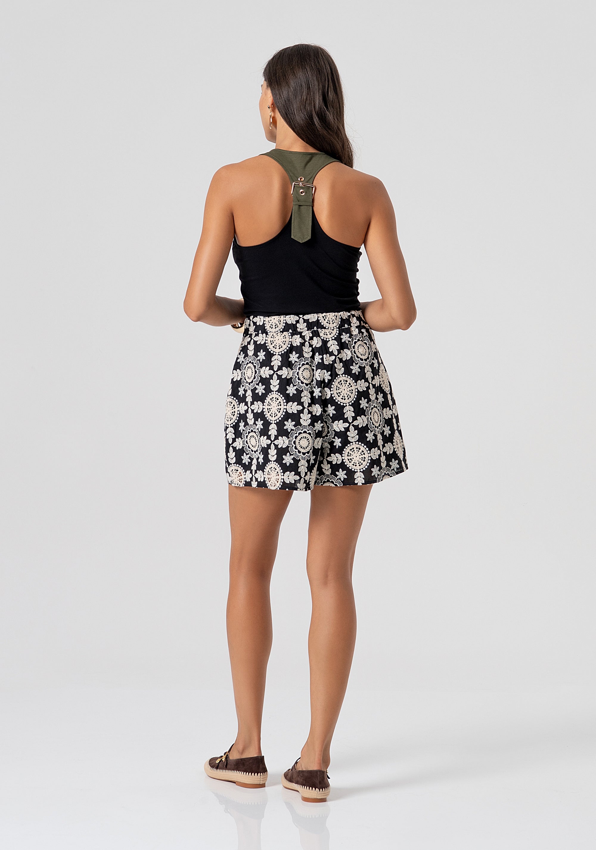 Pantaloncino regular in popeline di cotone con ricami floreali FJ26SV6001W400E5-816 Fracomina