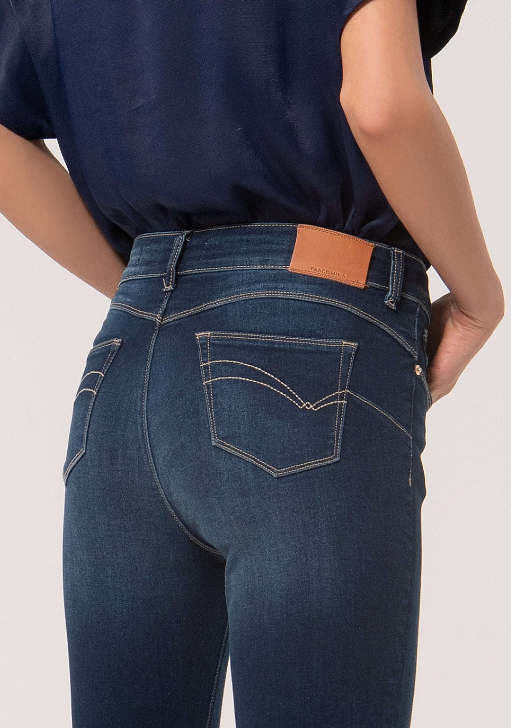 Jeans slim effetto perfect shape in denim stretch con lavaggio scuro FP000V8000D40101-117 Fracomina