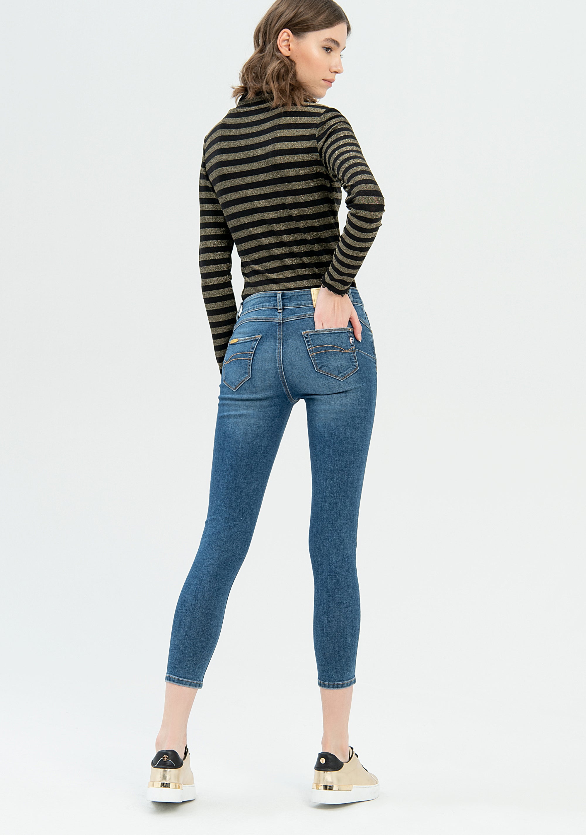 Jeans skinny effetto push up in denim con lavaggio medio