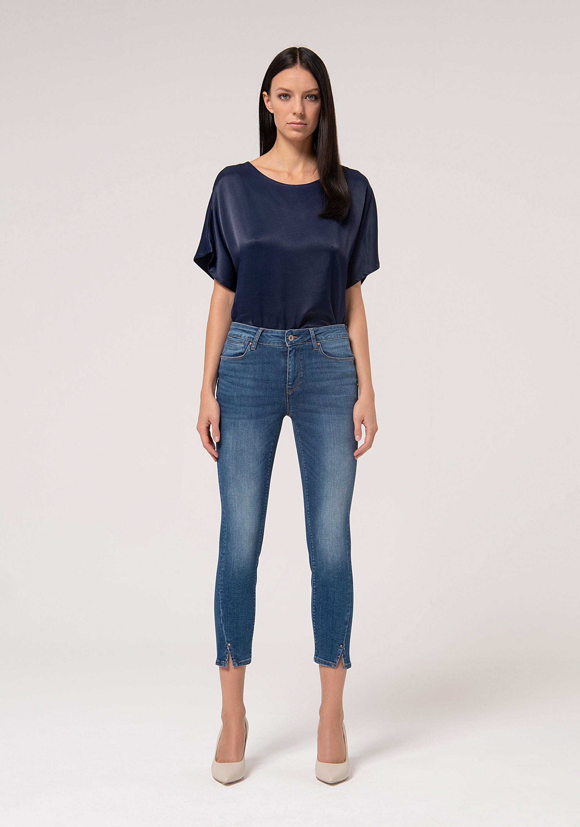 Jeans slim cropped effetto perfect shape in denim stretch con lavaggio medio FP000V9002D40402-349 Fracomina