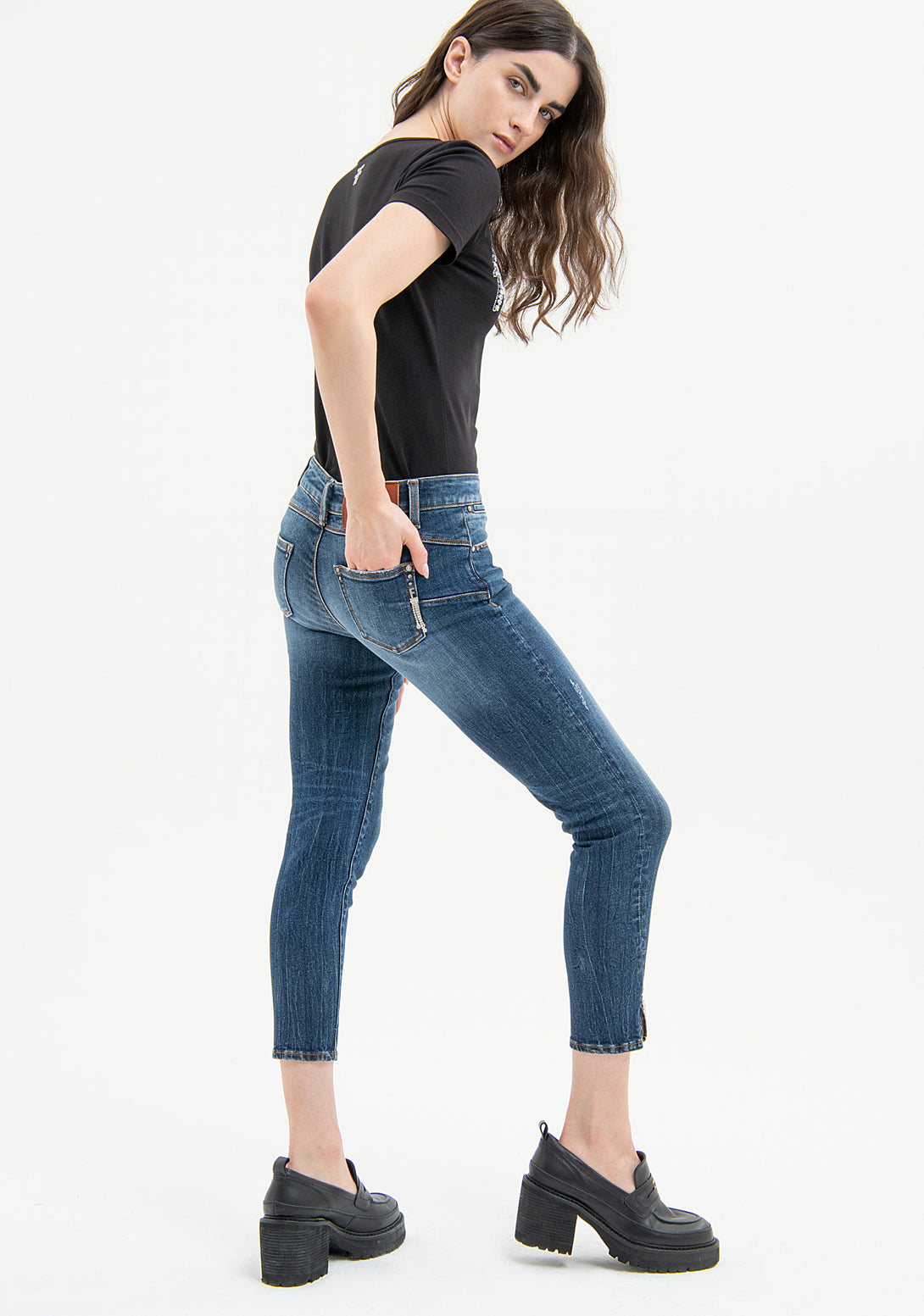 Jeans slim cropped effetto push up in denim con lavaggio medio FP23WV9002D40102 Fracomina