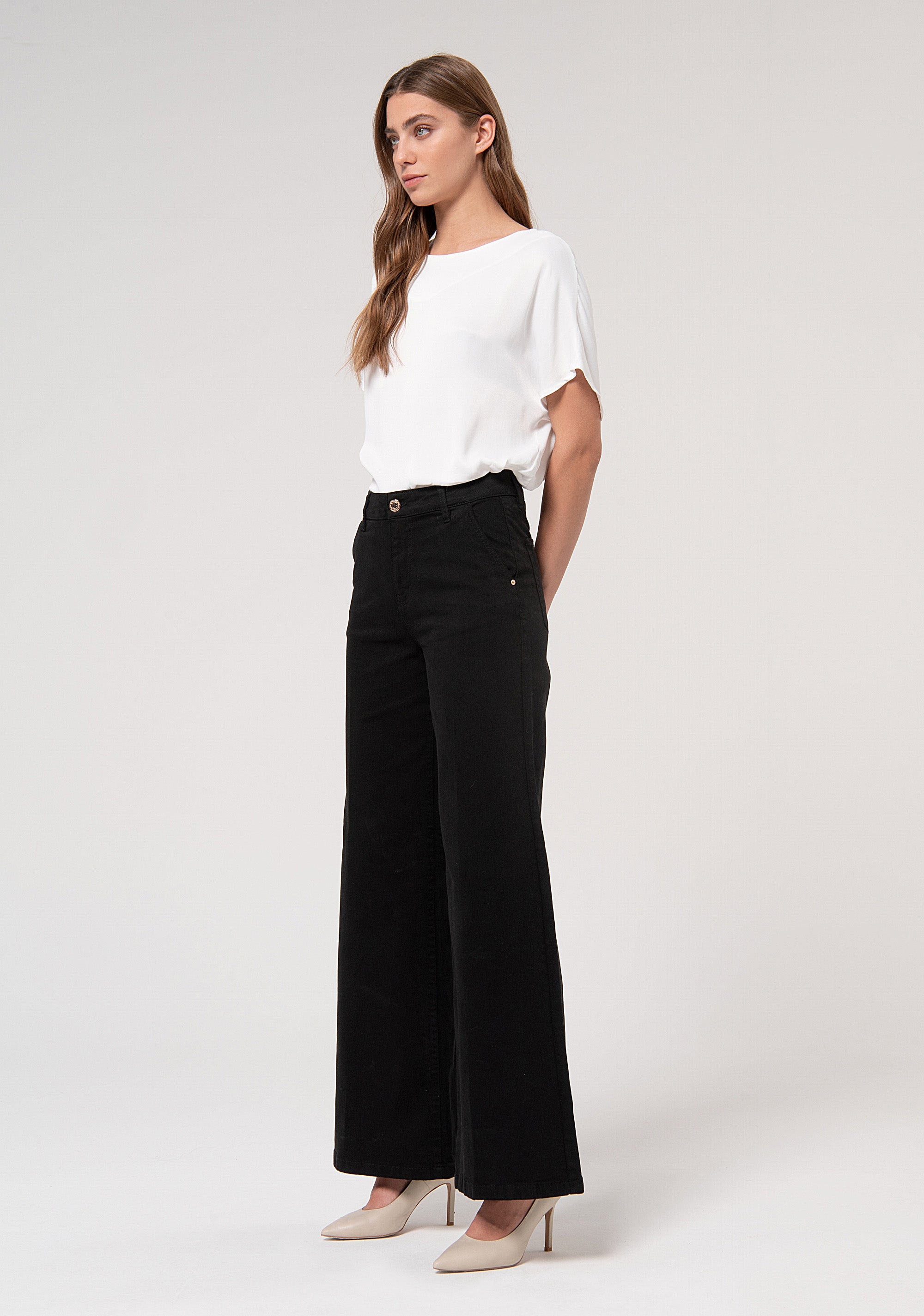 Pantalone flare in gabardine stretch