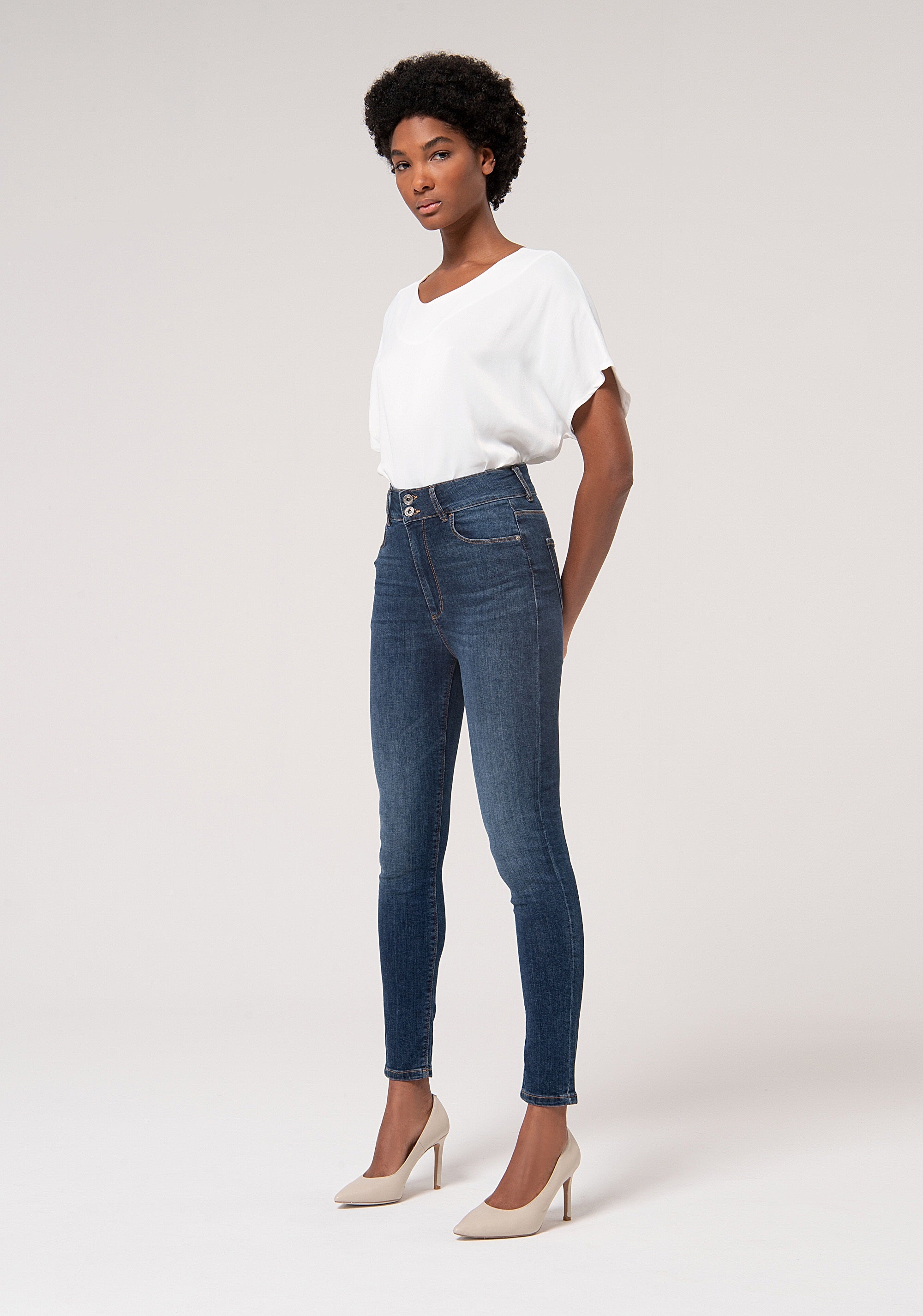 Jeans slim in denim stretch con lavaggio medio