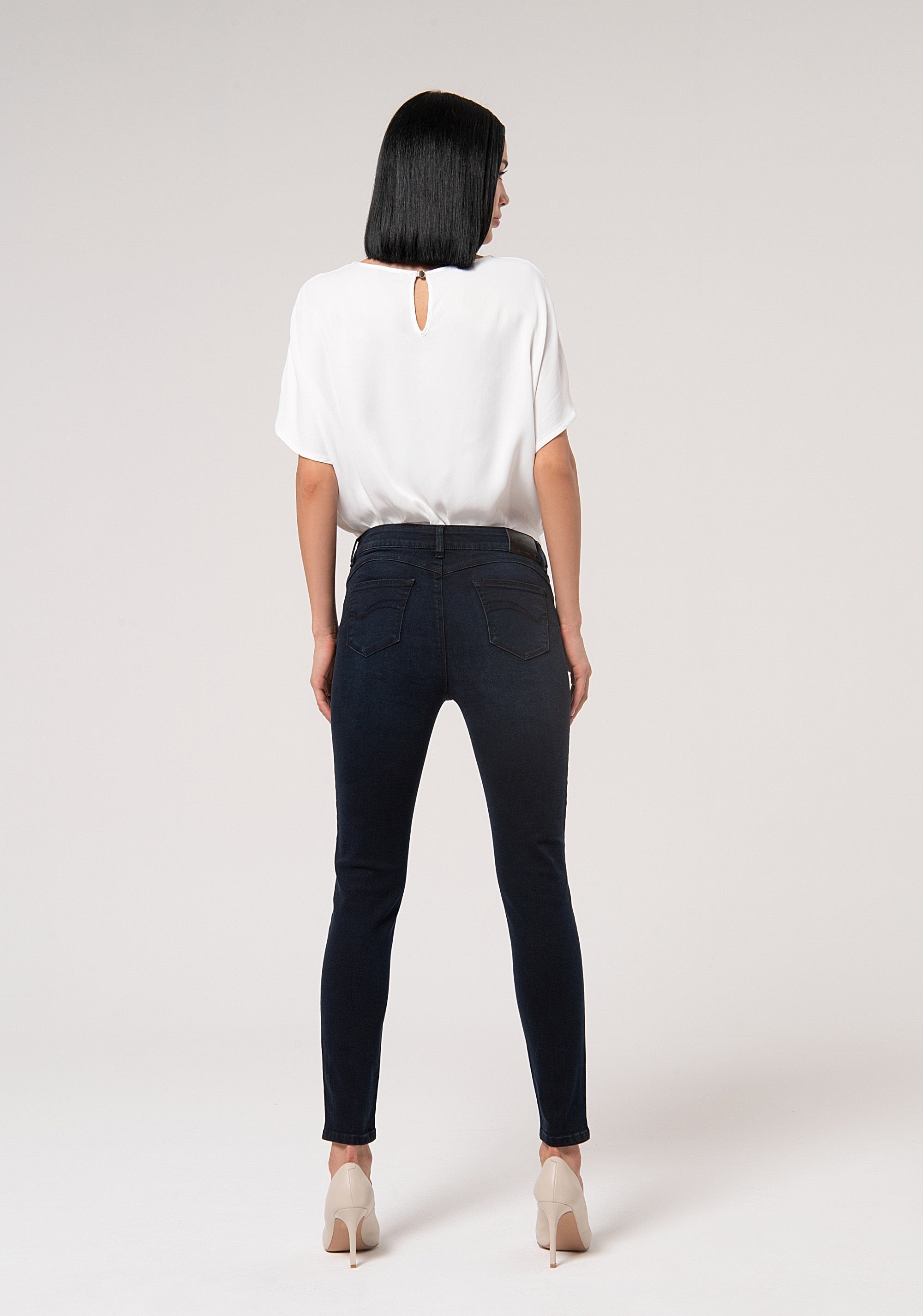 Jeans slim effetto perfect shape in denim blu black stretch con lavaggio scuro