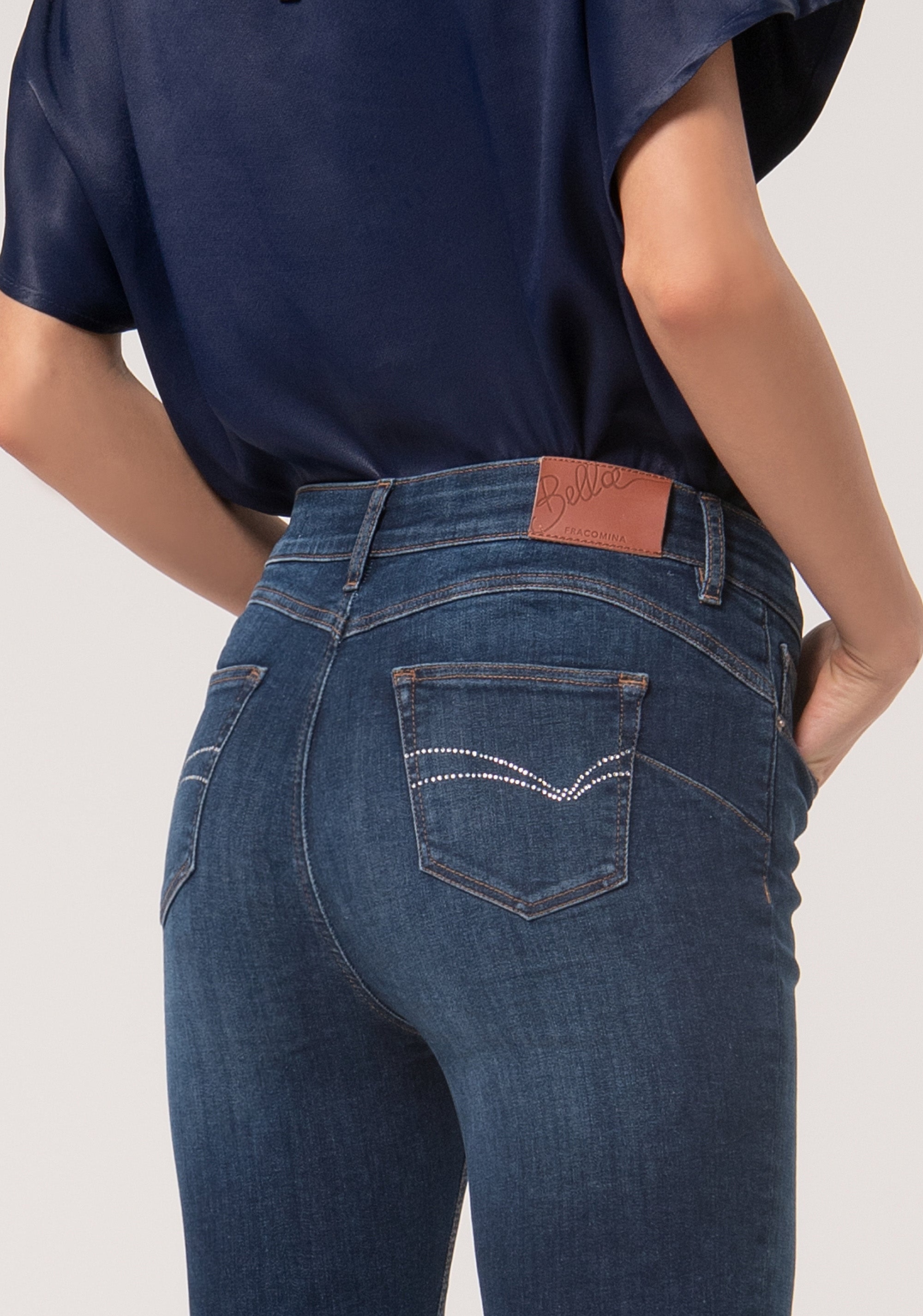 Jeans slim effetto perfect shape in denim stretch con lavaggio medio FP24WV8000D40902-987 Fracomina