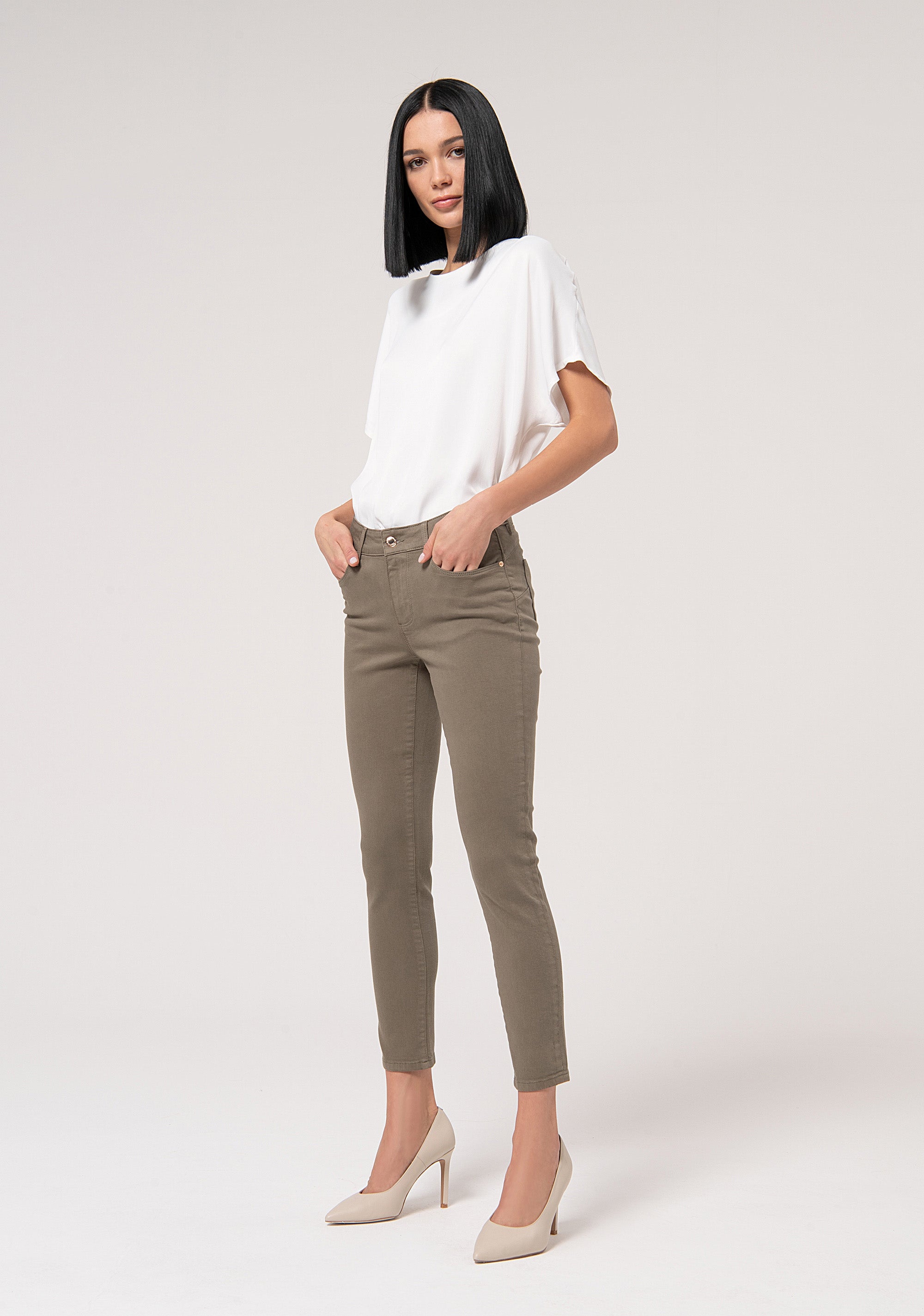 Pantalone slim effetto perfect shape in bull colorato