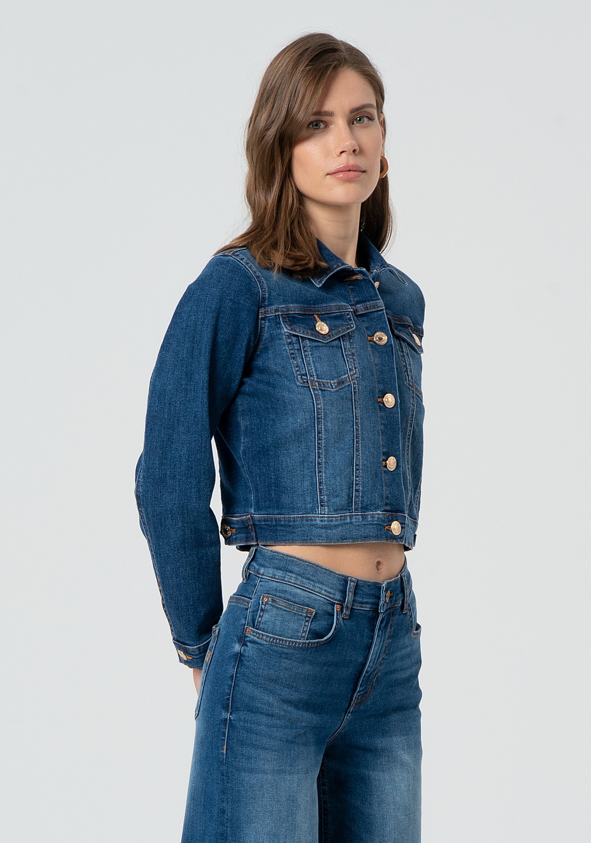 Giacca regular cropped in denim con lavaggio medio FP25SJ4001D46093-349 Fracomina