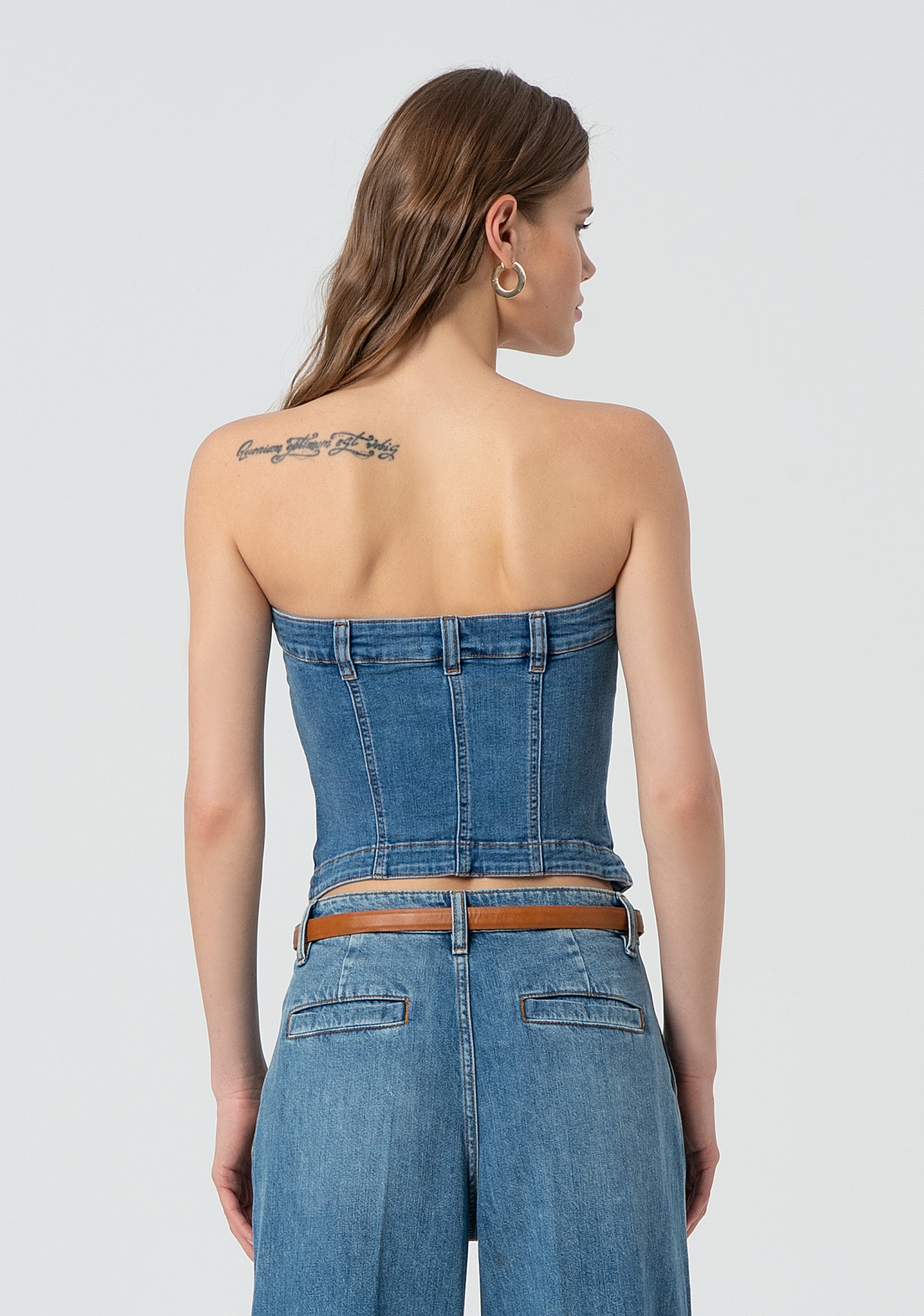 Bustier slim in denim con lavaggio medio