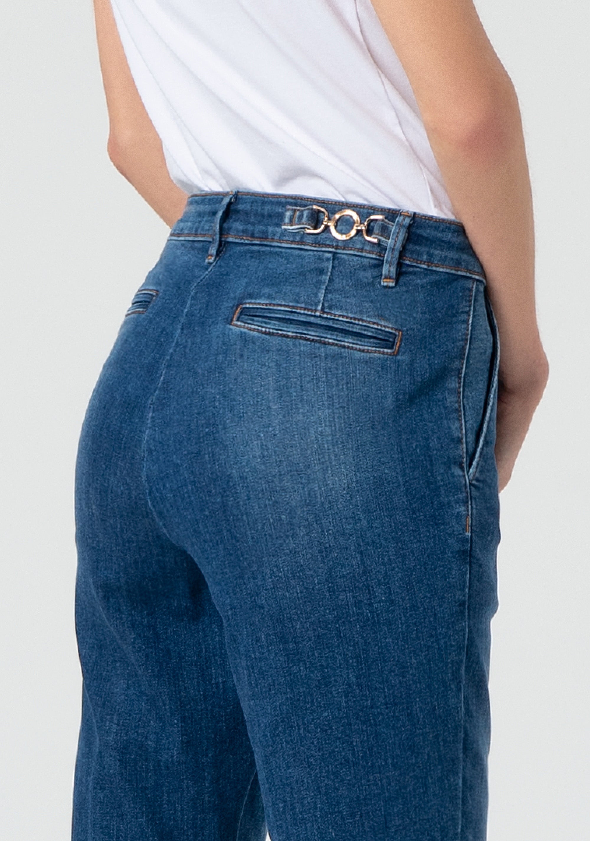 Jeans a sigaretta in denim stretch con lavaggio scuro