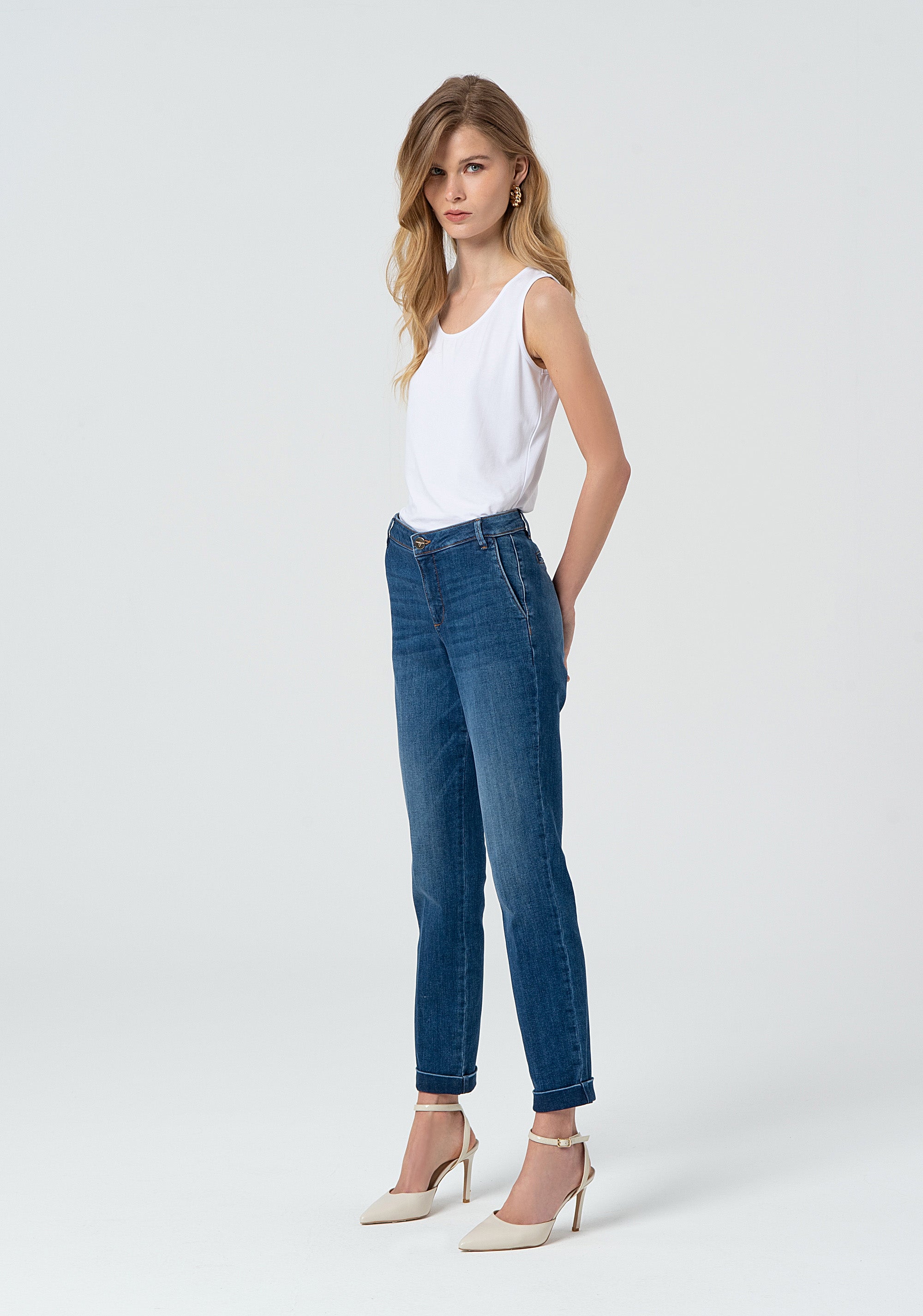 Jeans a sigaretta in denim stretch con lavaggio scuro