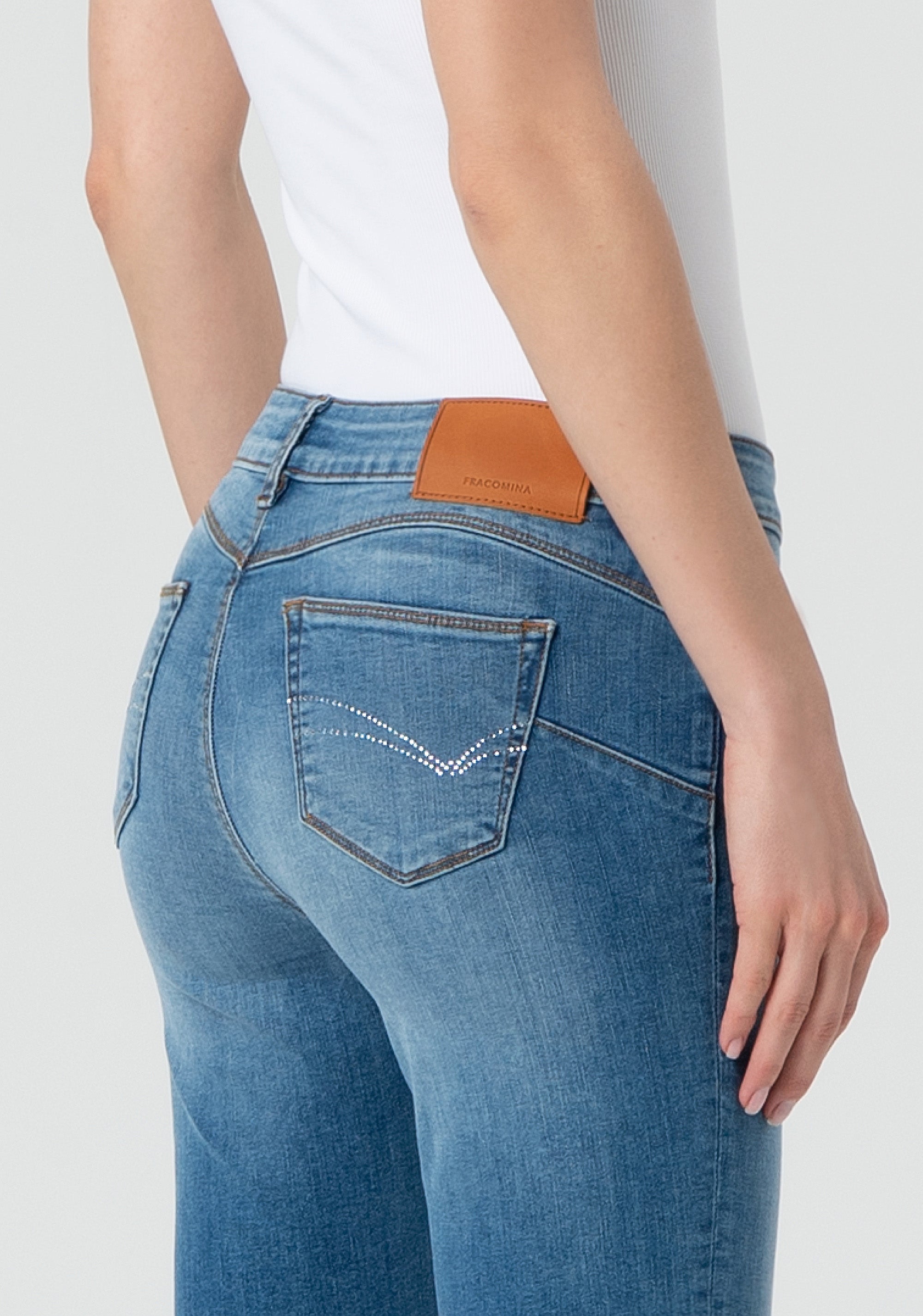 Jeans slim effetto push up in denim con lavaggio medio FP25SV8000D46002-228 Fracomina