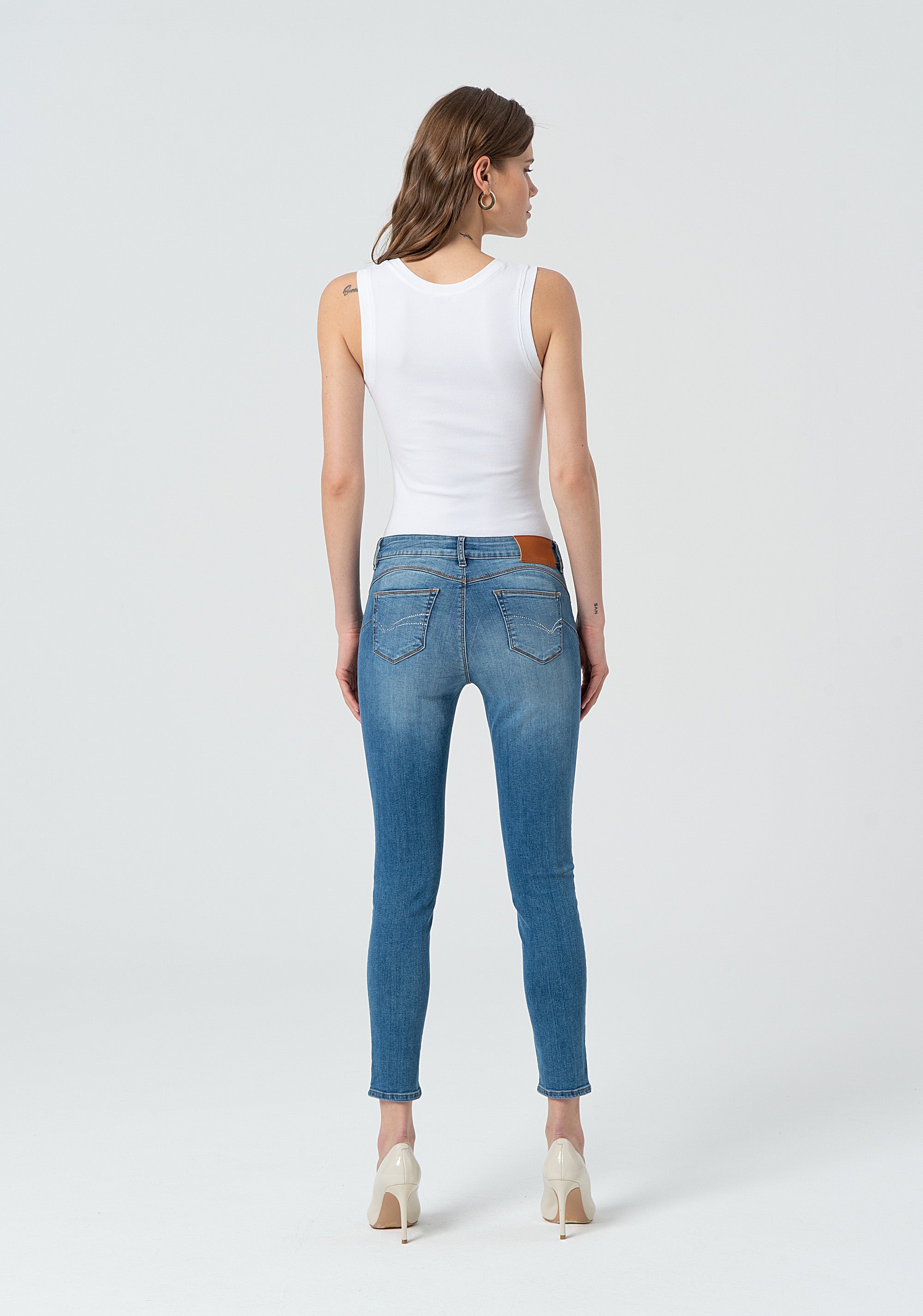 Jeans slim effetto push up in denim con lavaggio medio FP25SV8000D46002-228 Fracomina