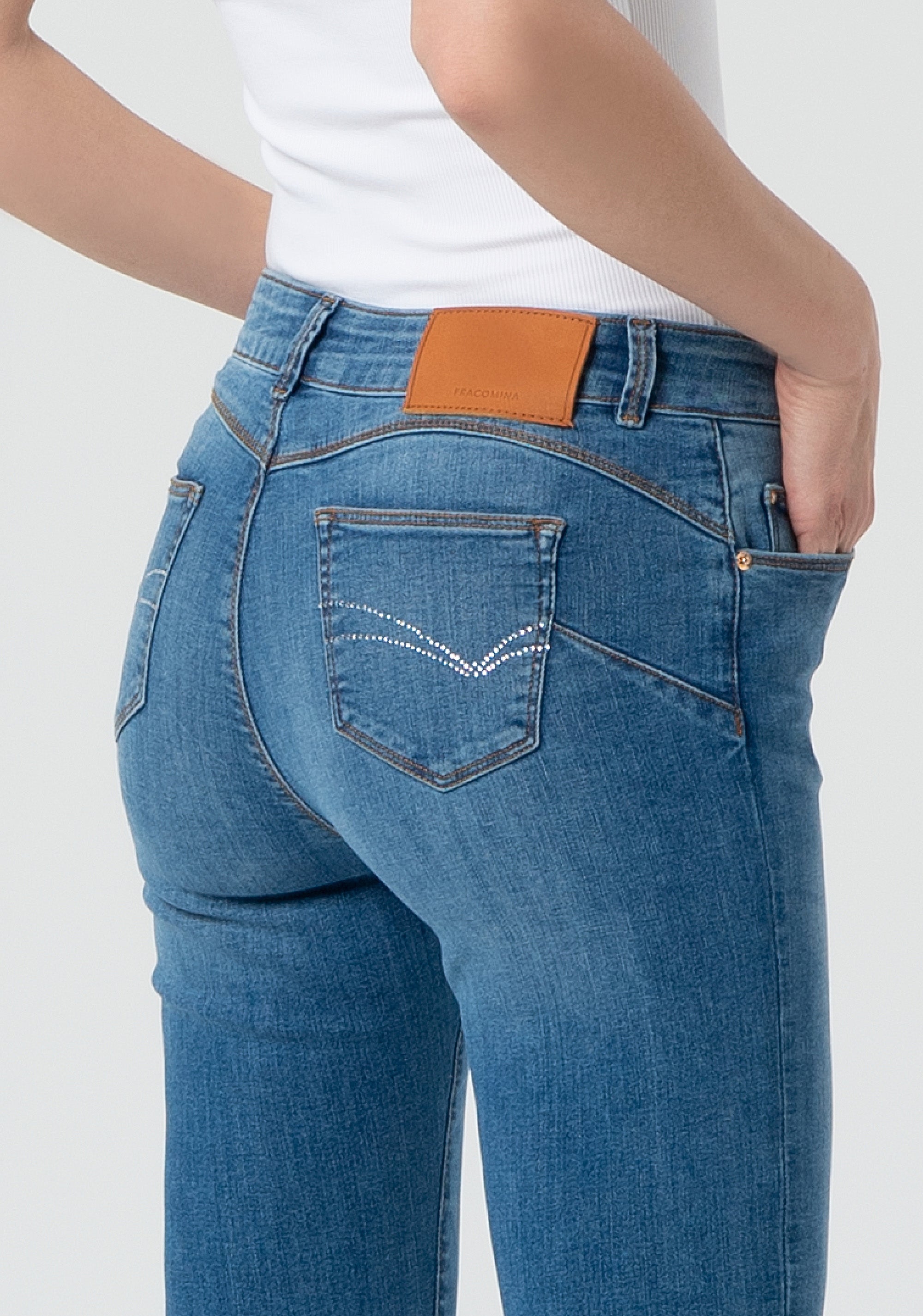 Jeans bootcut effetto push up in denim con lavaggio medio bleached FP25SV8020D46002-258 Fracomina